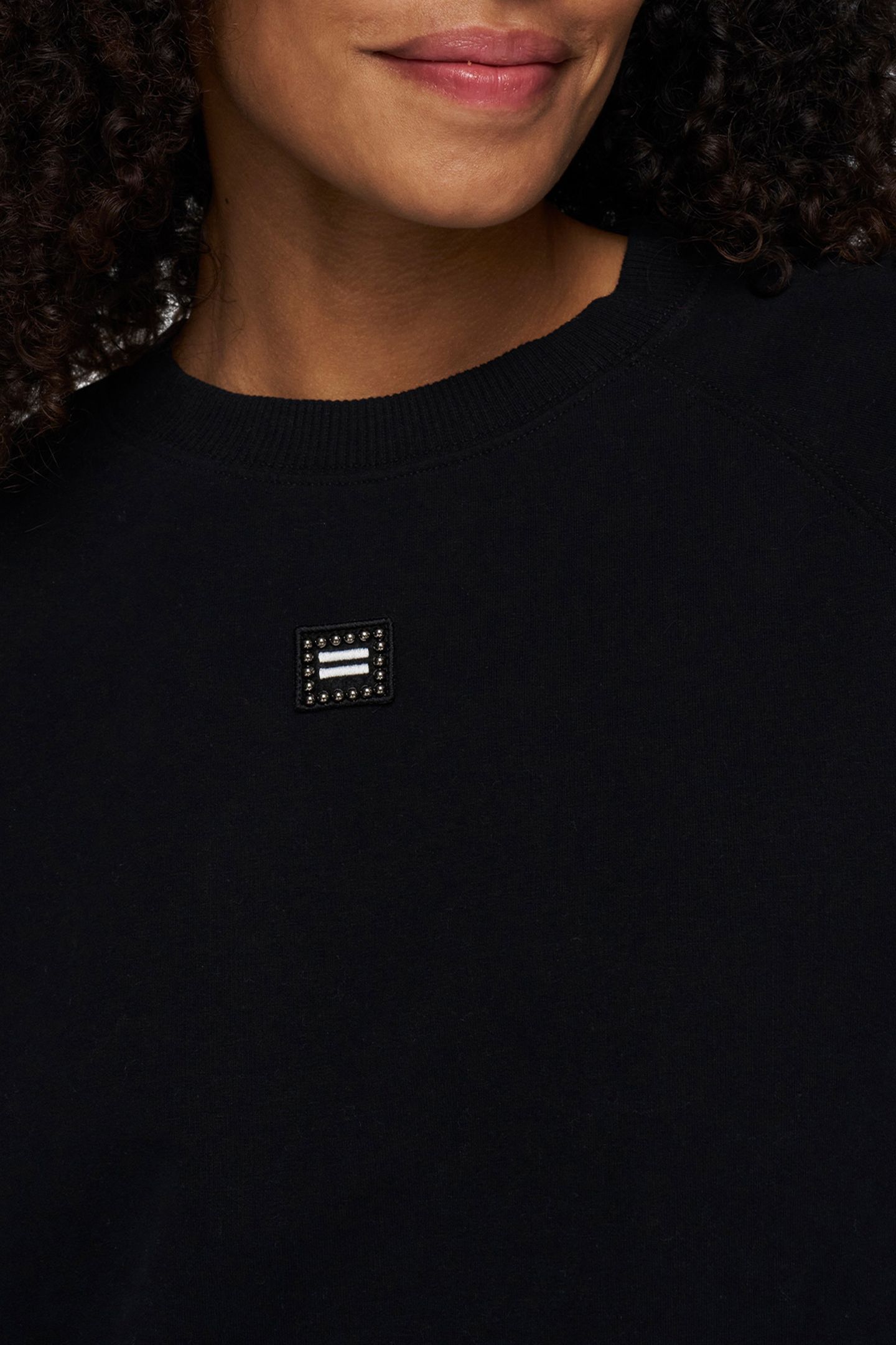 CREW NECK PEARLS BLACK 5