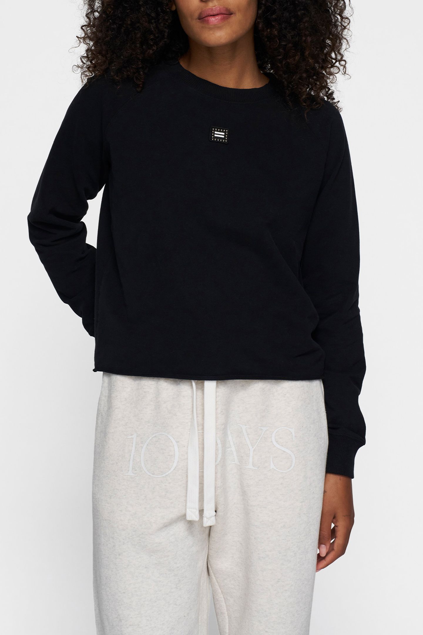 CREW NECK PEARLS BLACK 1