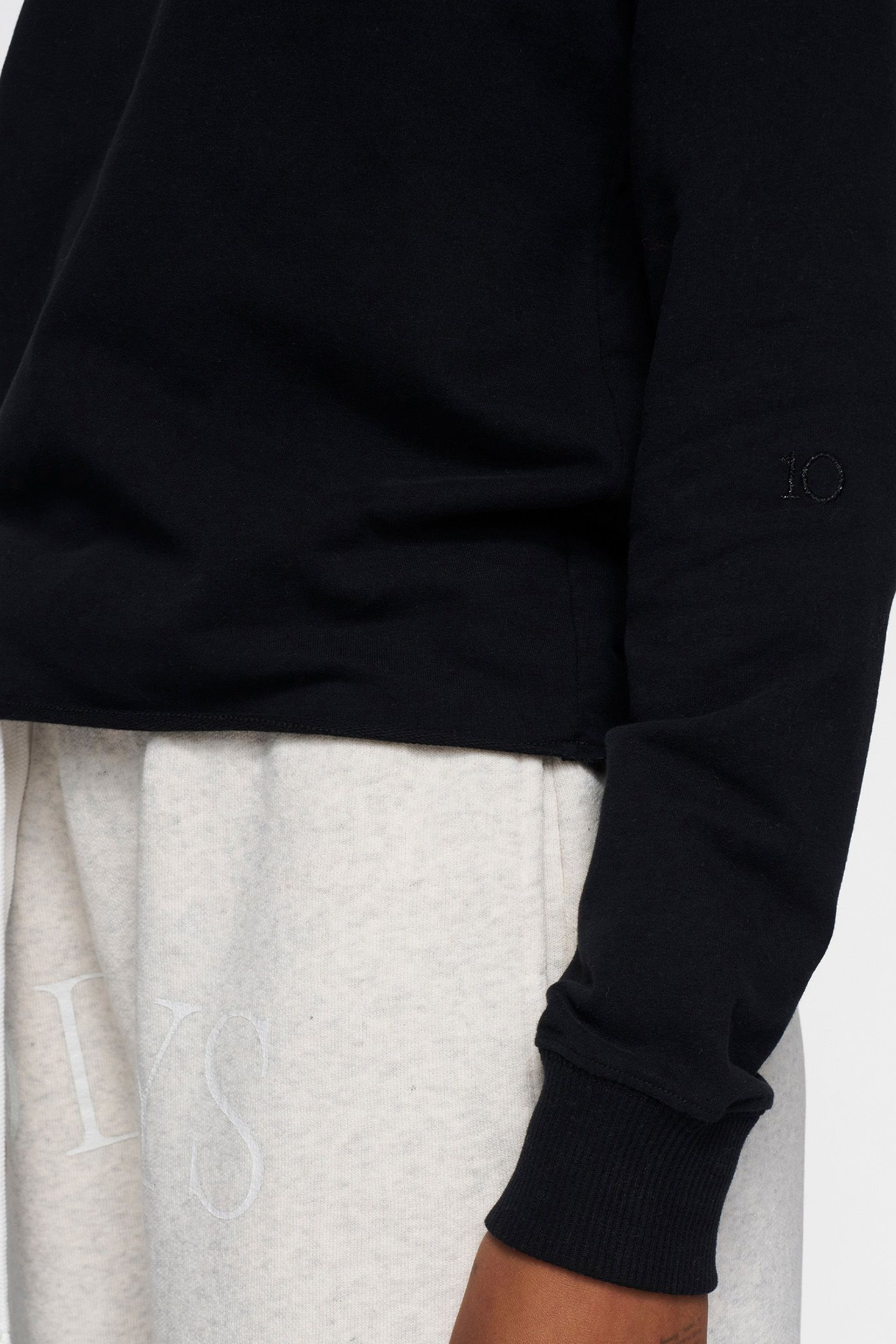 CREW NECK PEARLS BLACK 6