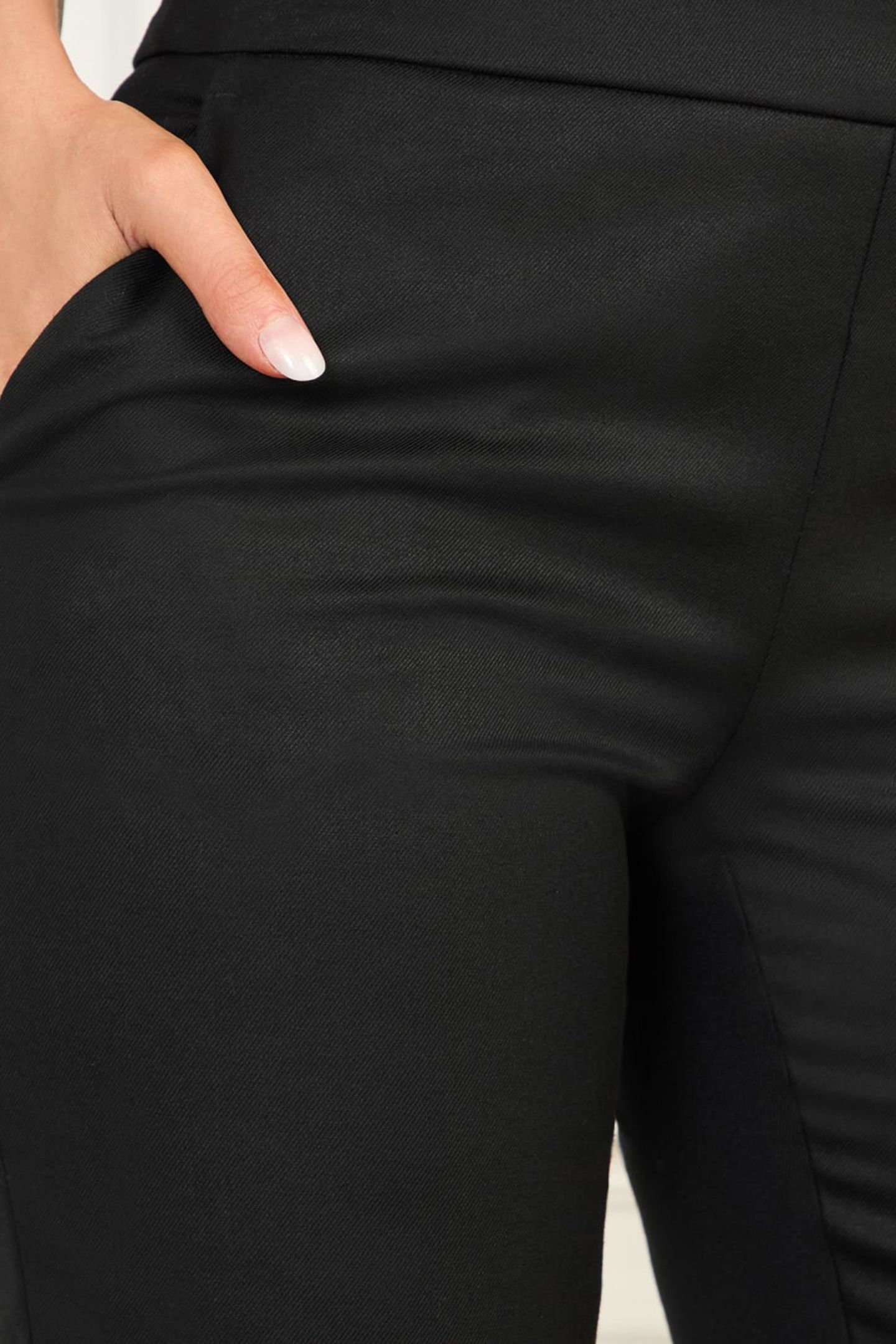 MARCIANO BY GUESS ROBERTA PANT JET BLACK 5