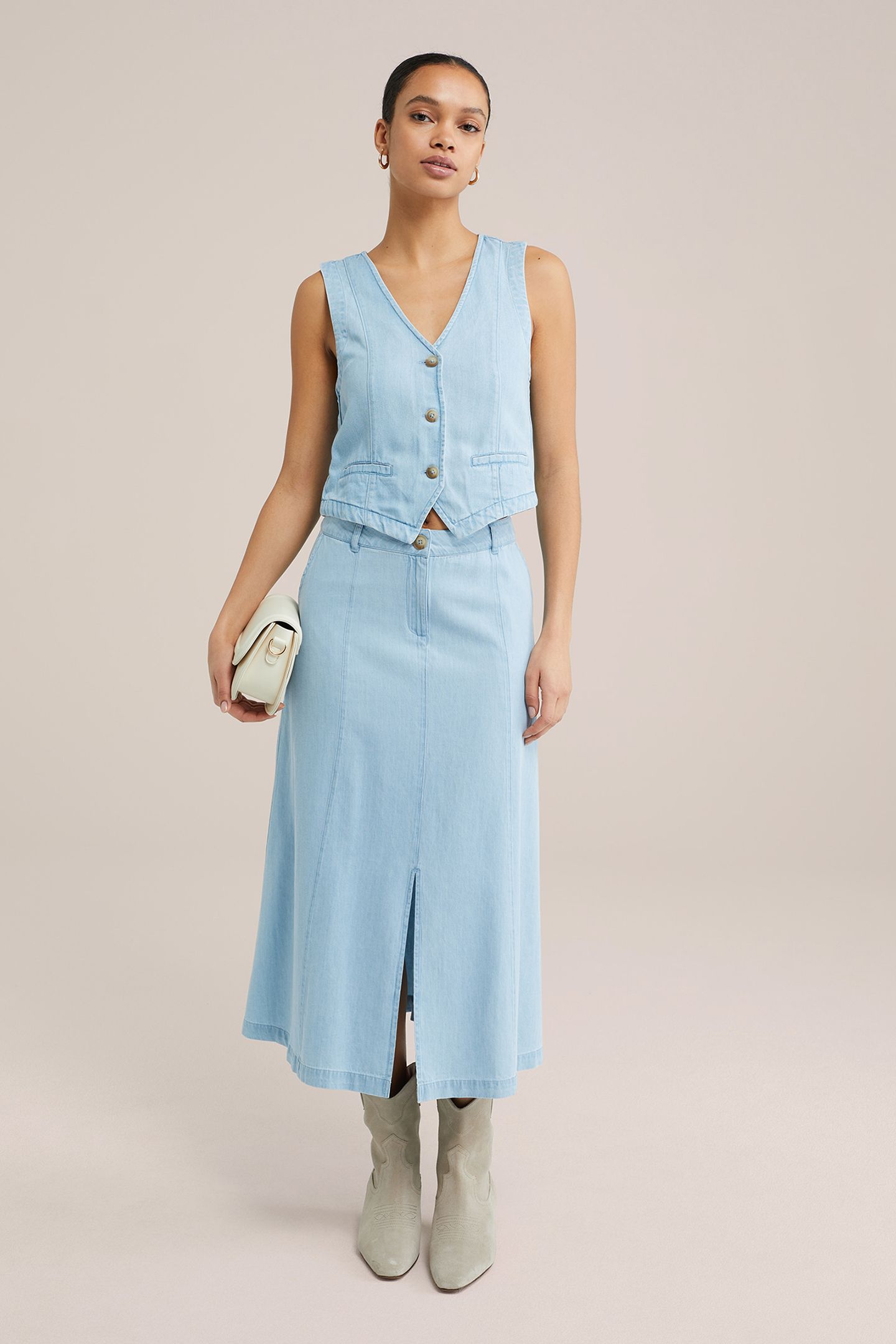 SKIRT MEDIUM LENGTH LIGHT BLUE 3