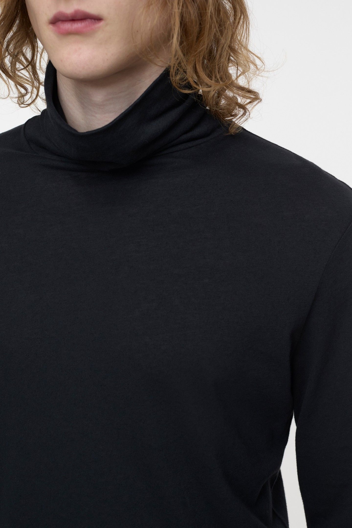 TURTLENECK LONGSLEEVE T-SHIRTS BLACK 3