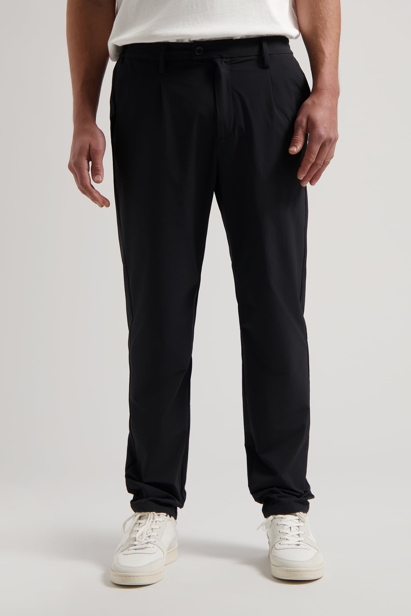 DS-LOGAN TECH CHINO BLACK 1
