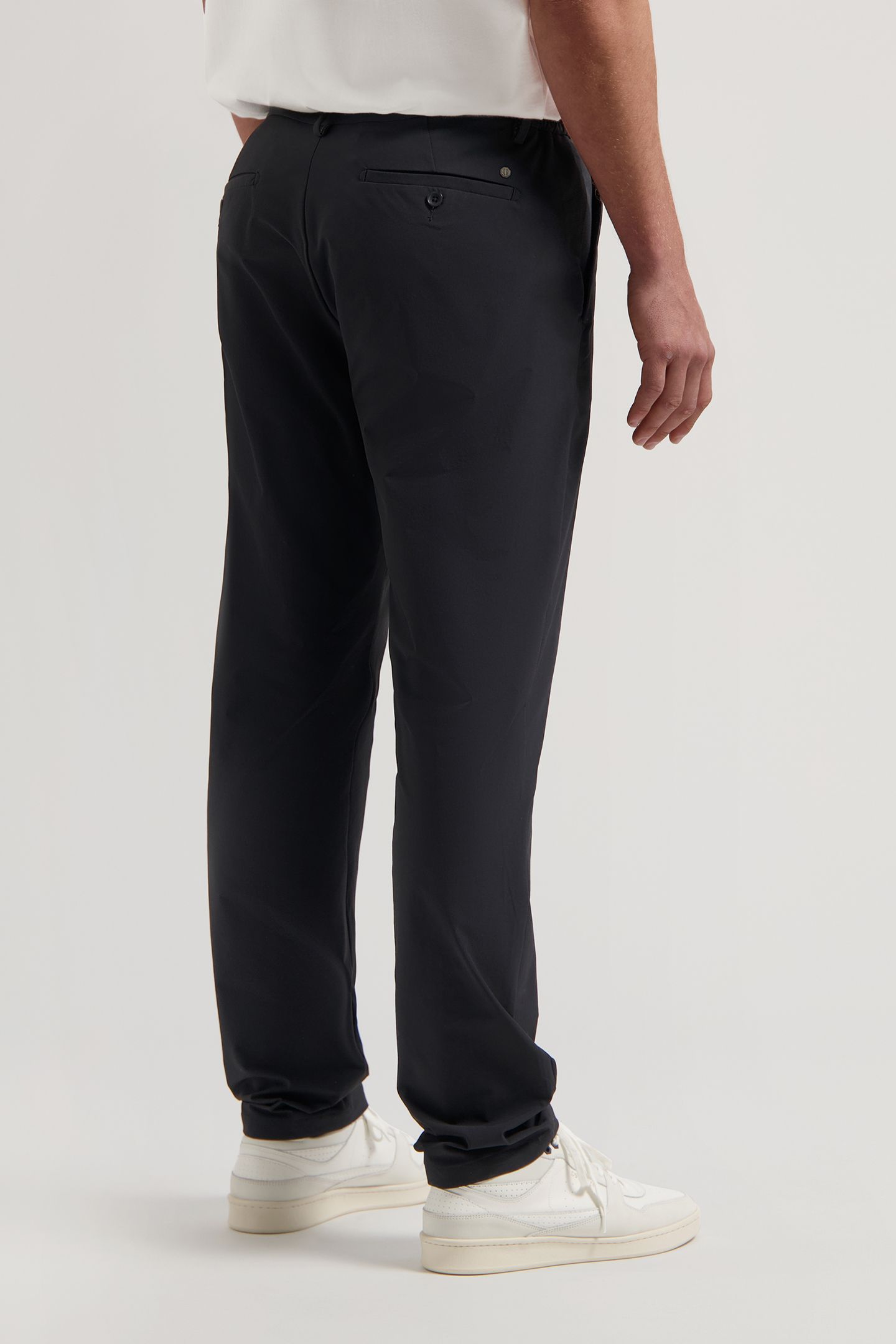DS-LOGAN TECH CHINO BLACK 2