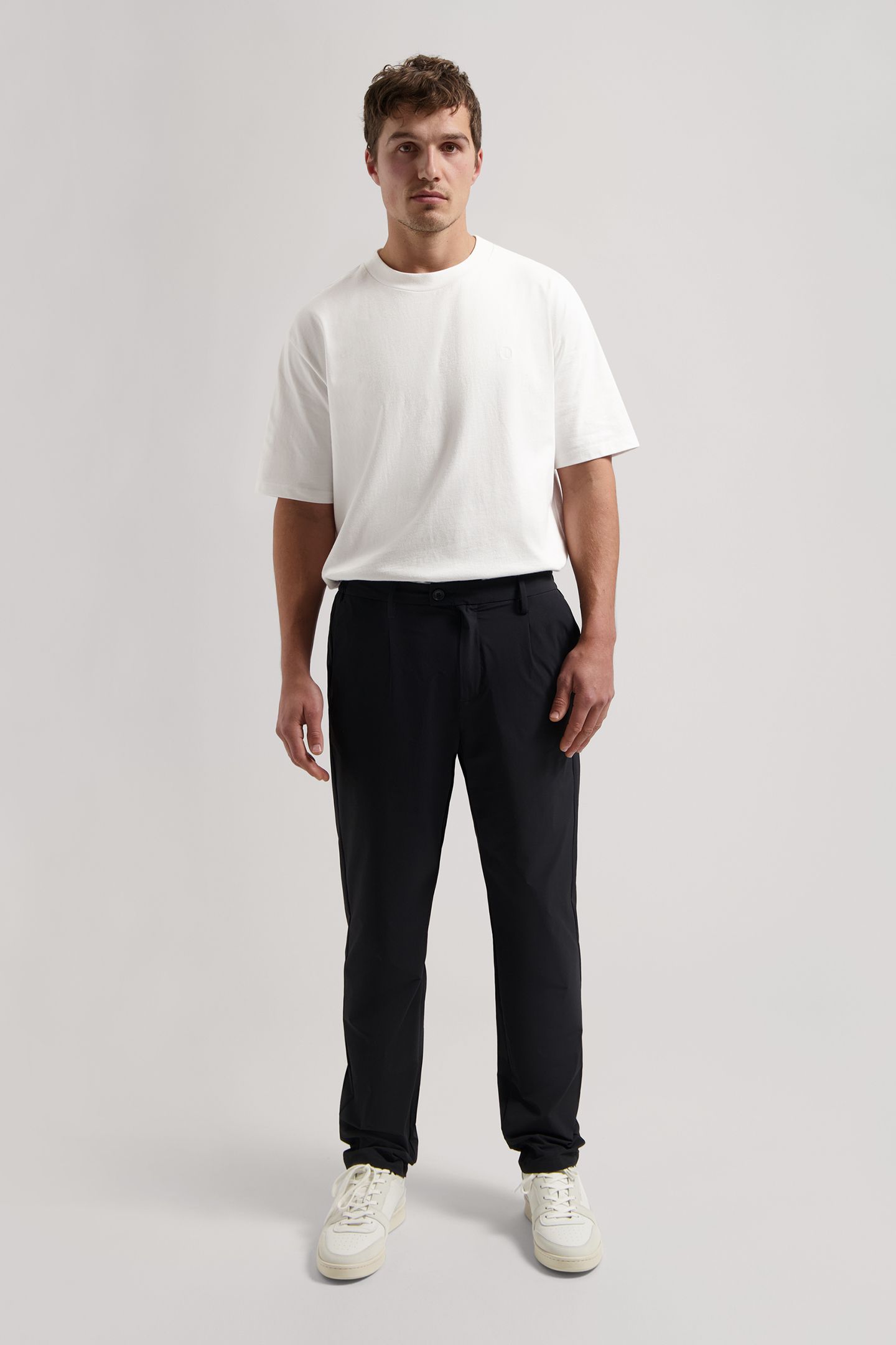 DS-LOGAN TECH CHINO BLACK 3