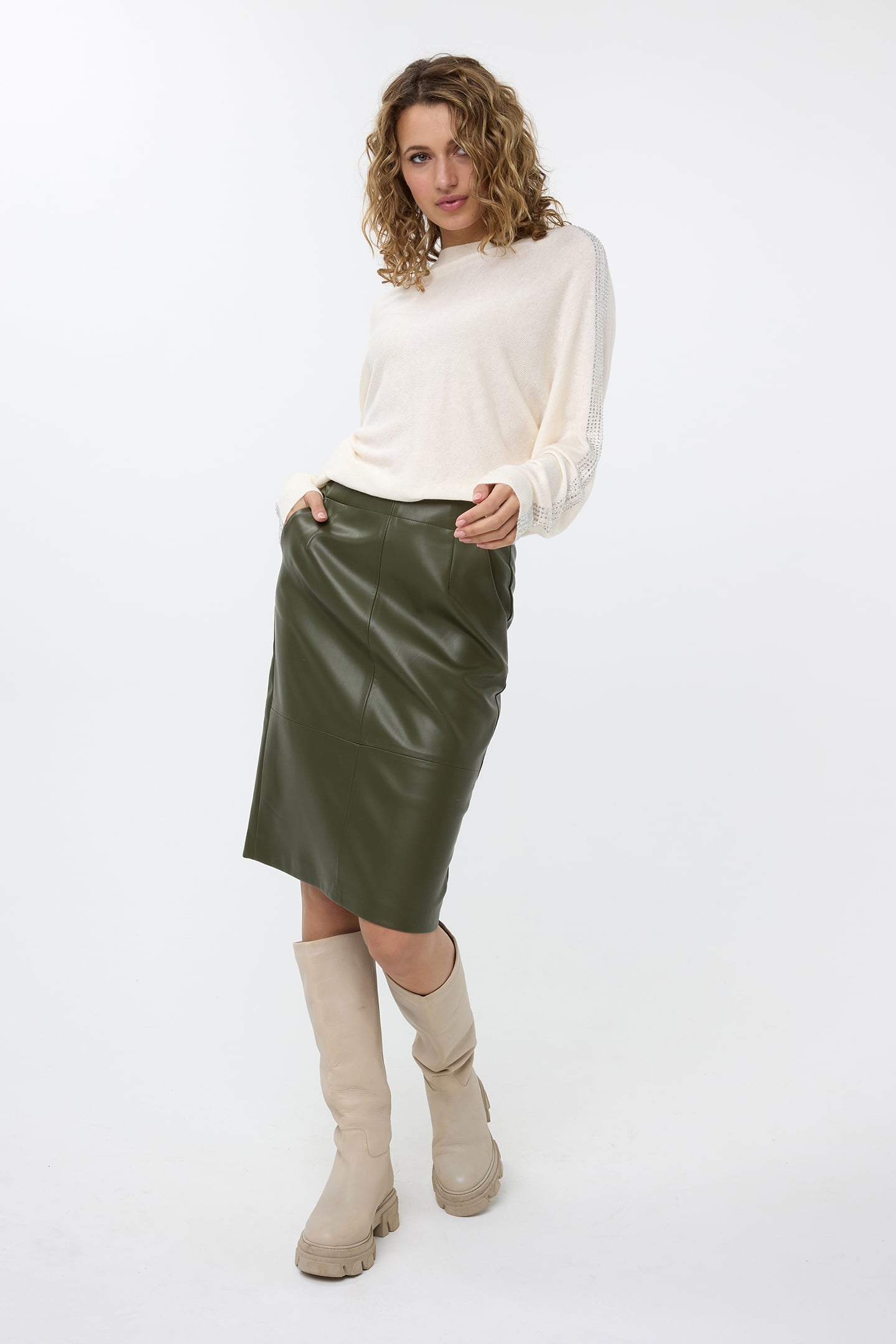 SWEATER SLEEVE STUDS BEIGE 2