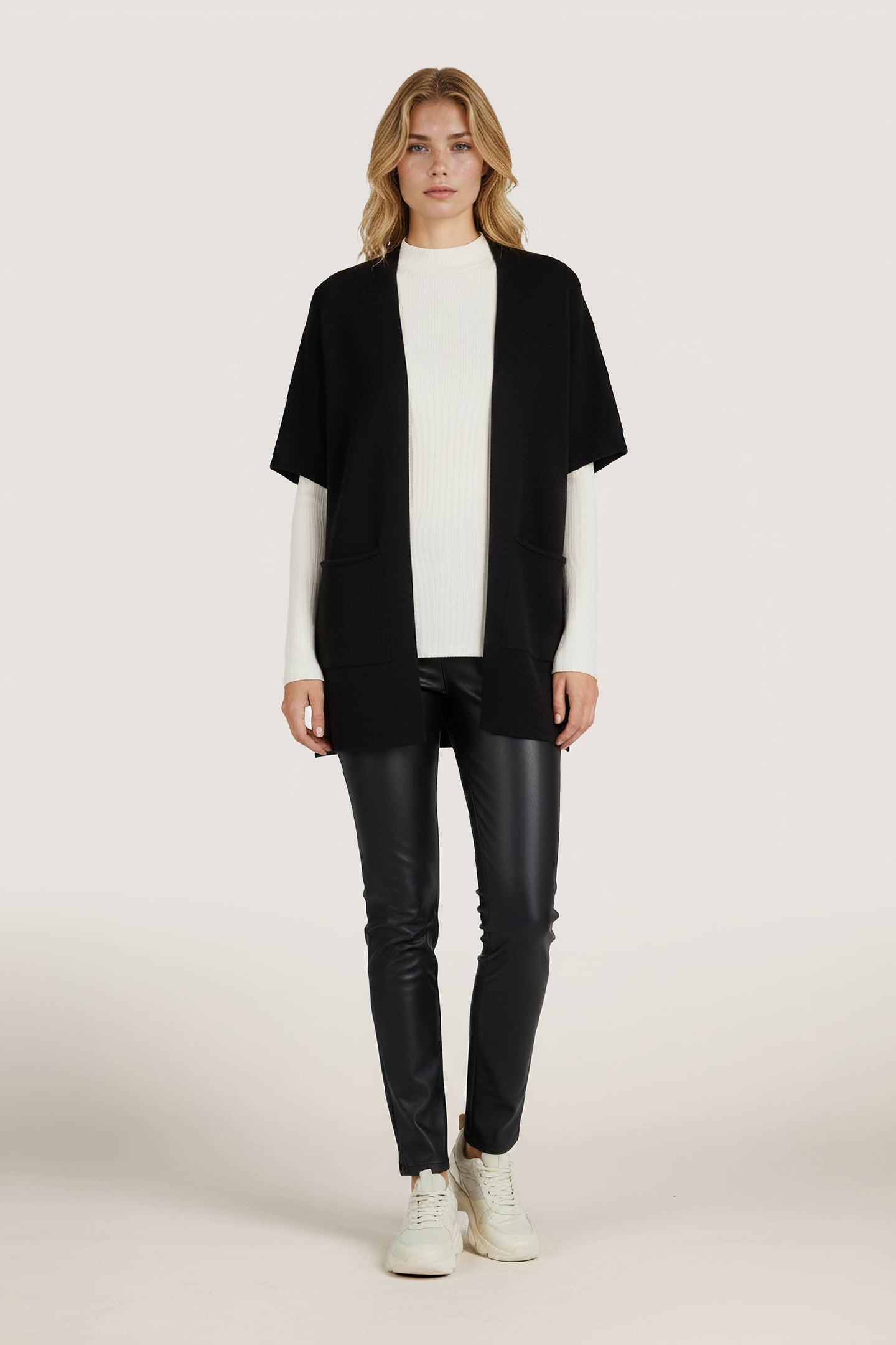 PONCHO BLACK 1