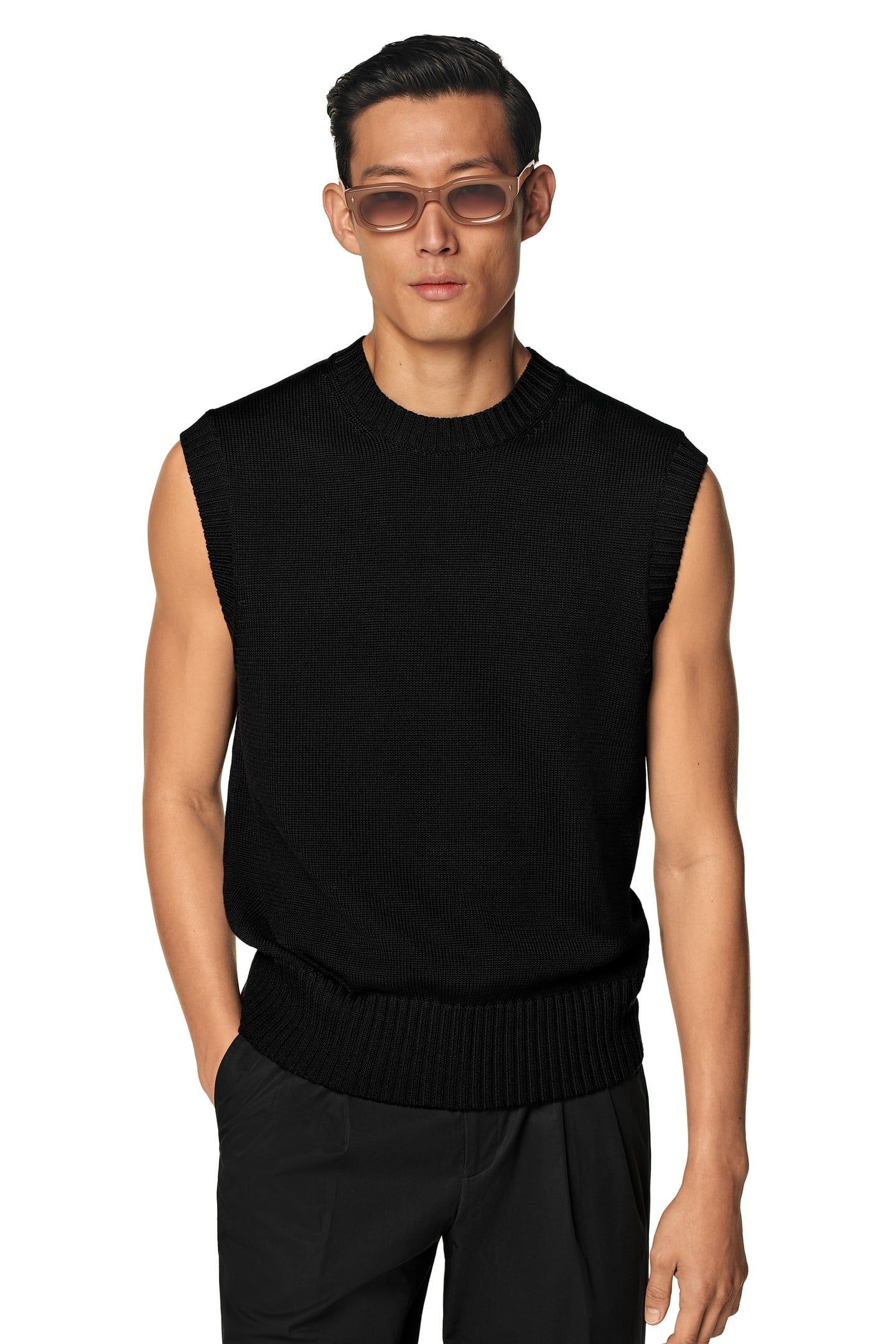 SLEVELESS CREW VEST BLACK 1