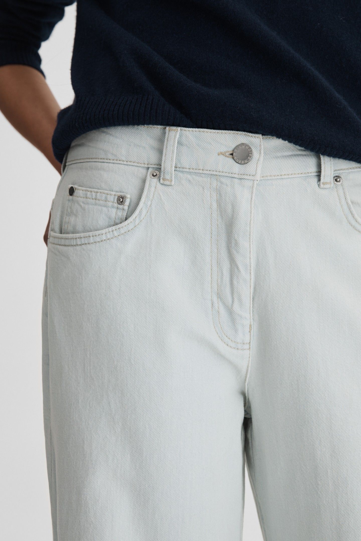 SIDE DETAIL FLARE JEAN LIGHT BLUE 4
