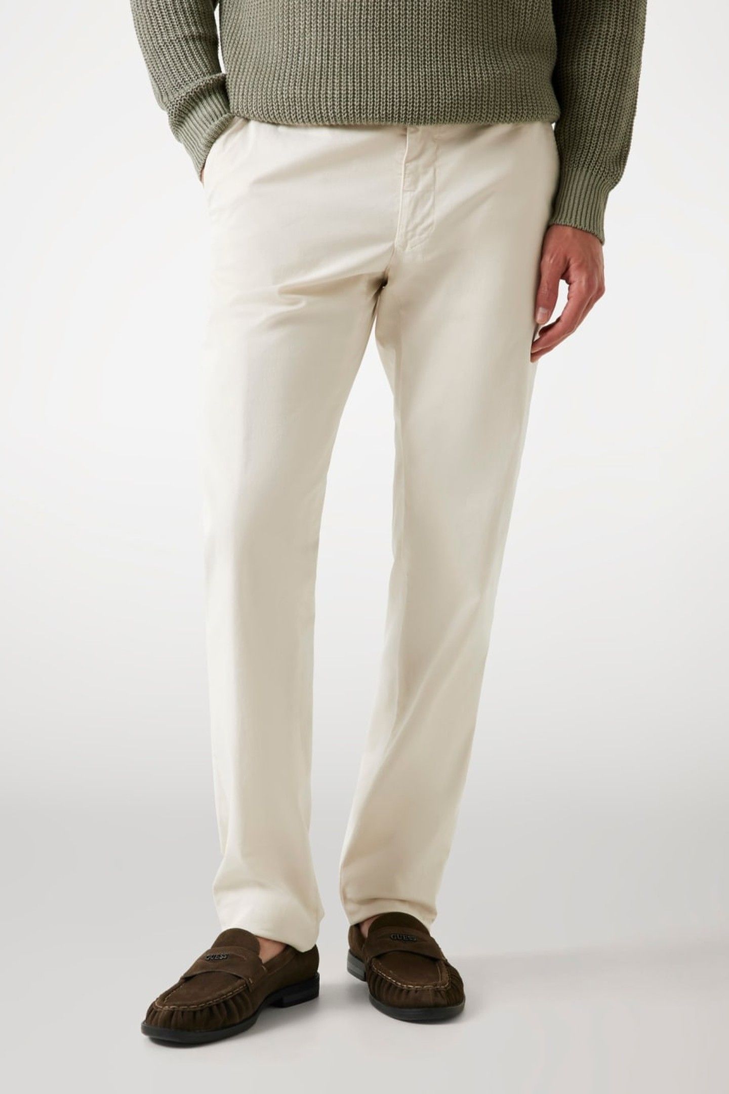 MARCIANO BY GUESS MARCUS DAILY CHINO SPIRIT WHITE 2