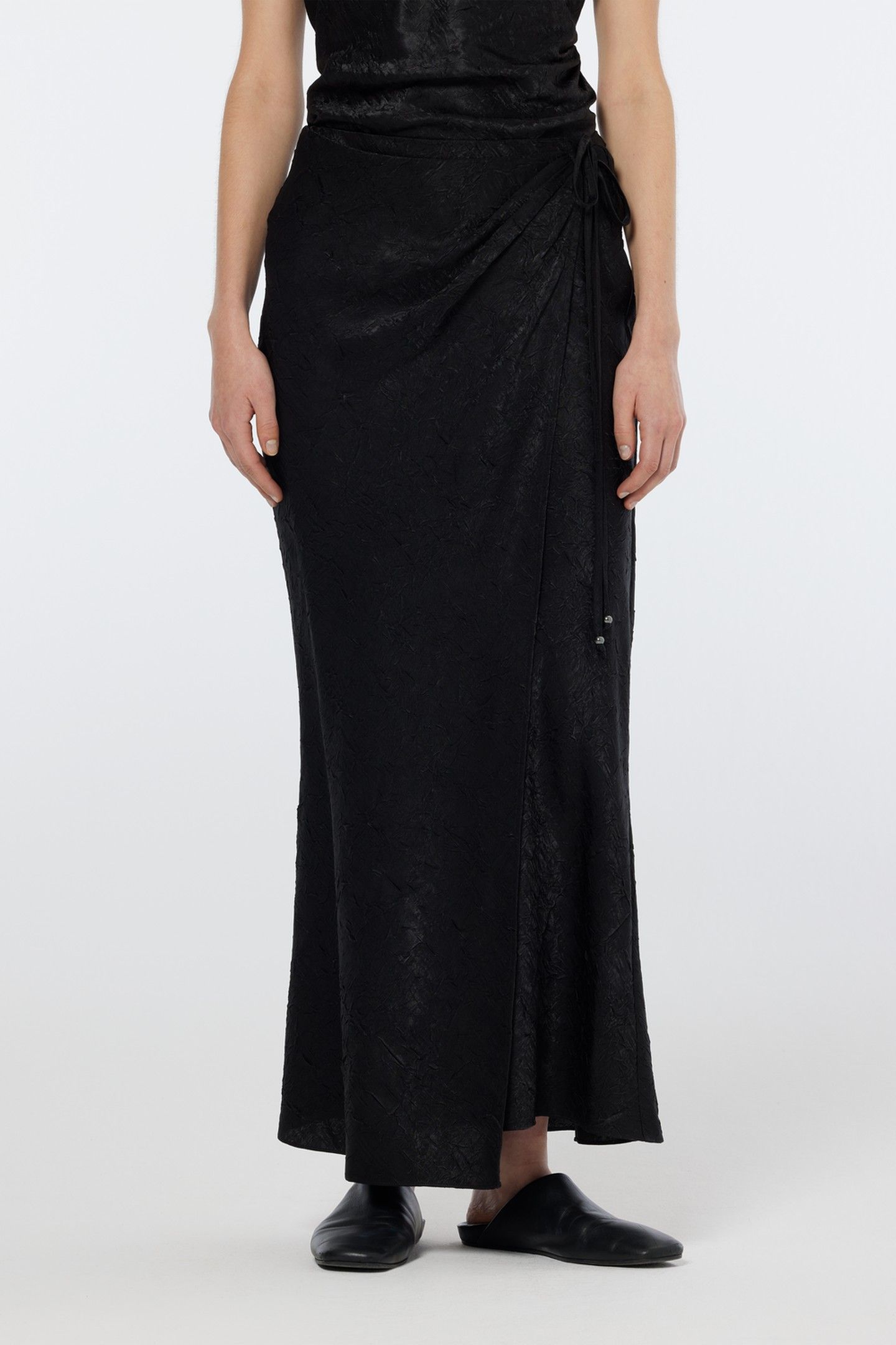 CRUSHED SATIN SKIRT BLACK 4