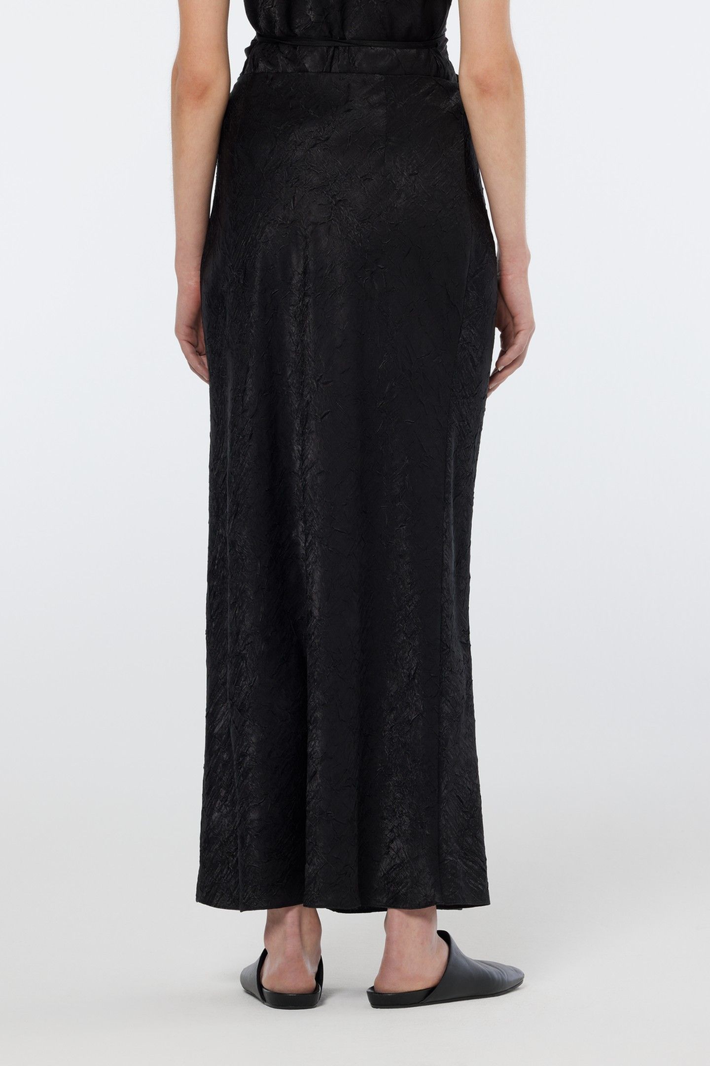 CRUSHED SATIN SKIRT BLACK 5