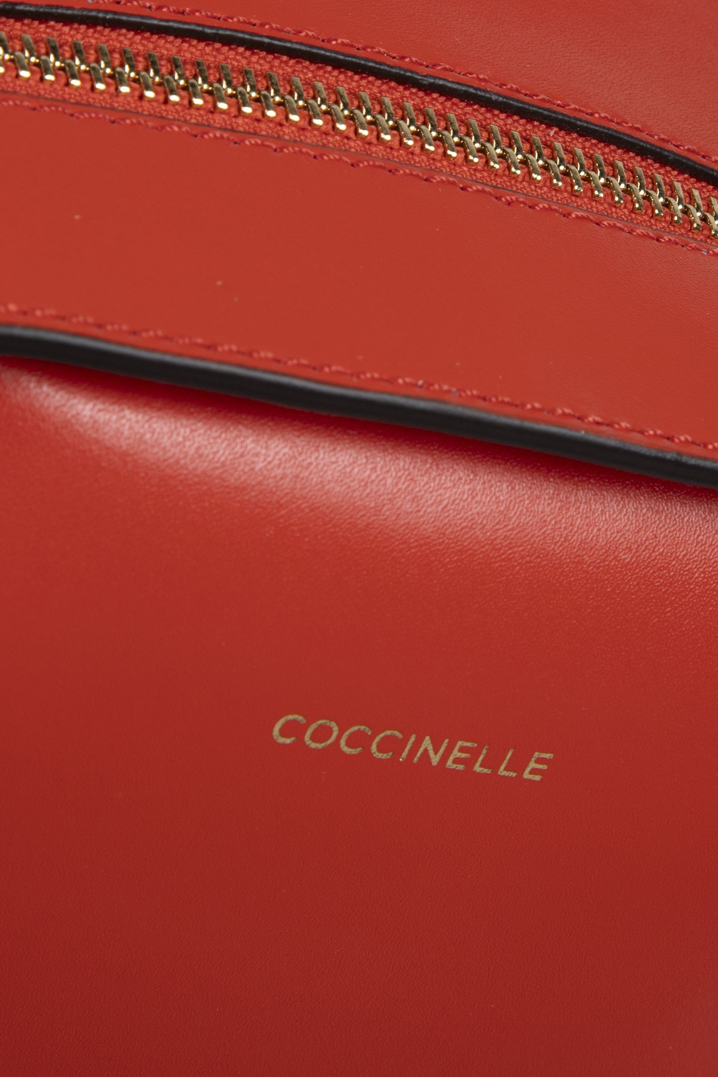 CROSS BODY CAMERA BAG IN GRAINED LEATHER IN RED 5