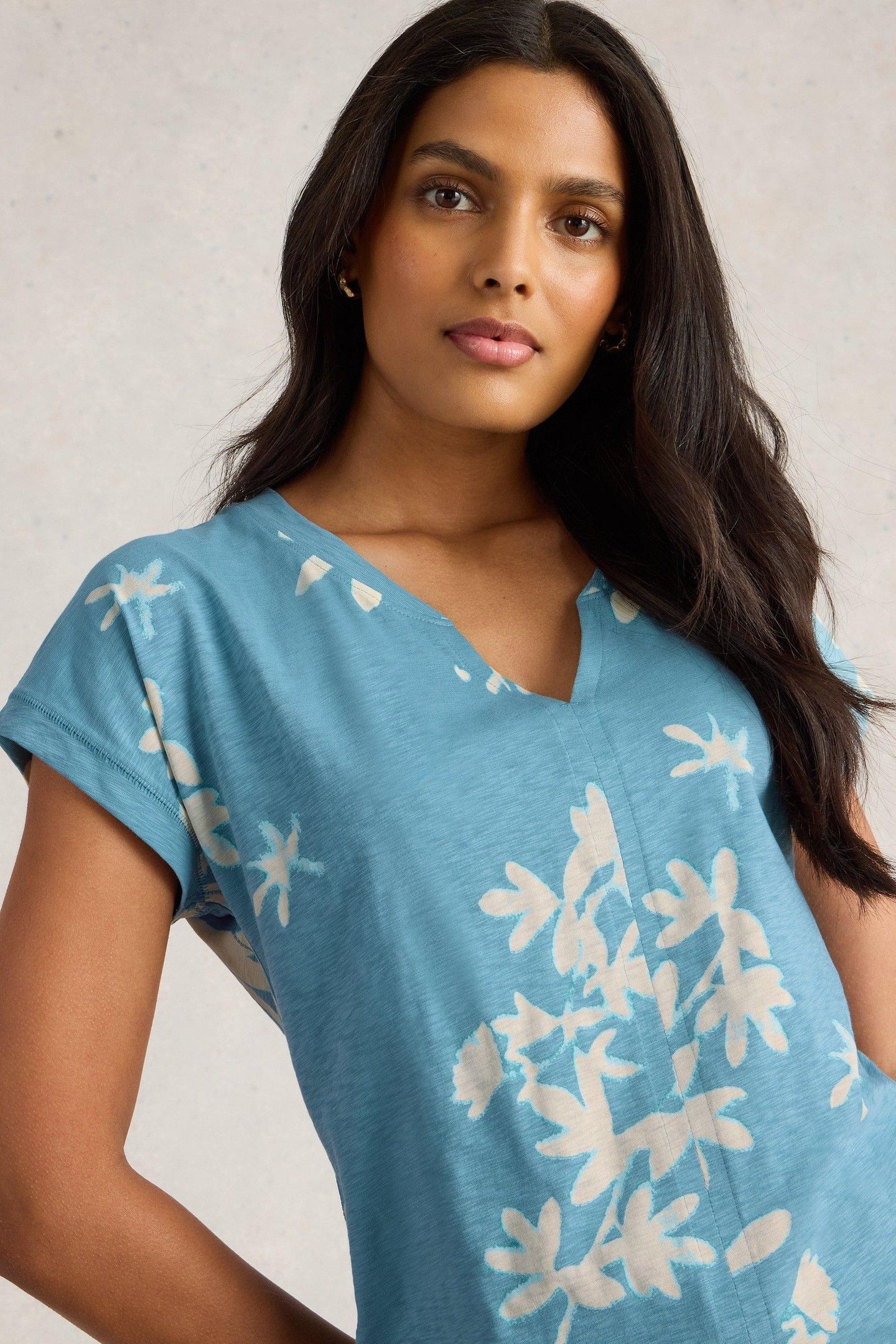 NELLY NOTCH NECK TEE BLUE PRINT 1