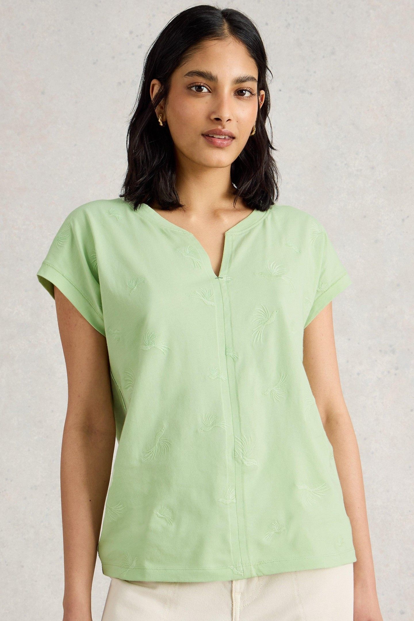 NELLY NOTCH EMBROIDERED TEE LIGHT GREEN 1