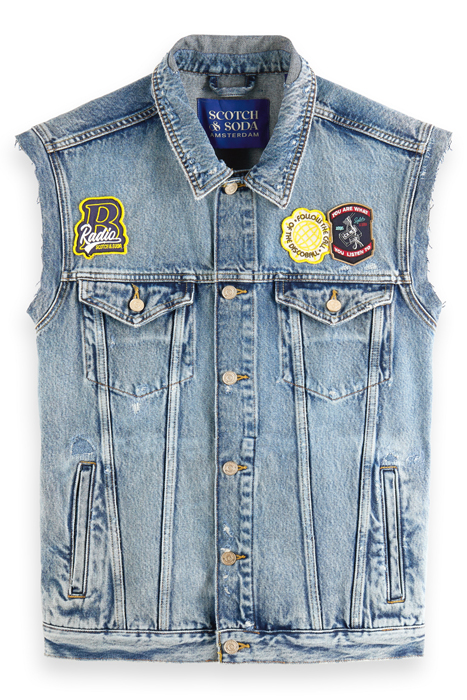CUT OFF SLEEVELESS DENIM TRUCKER WITH BADGES HEADLINE ACT 4