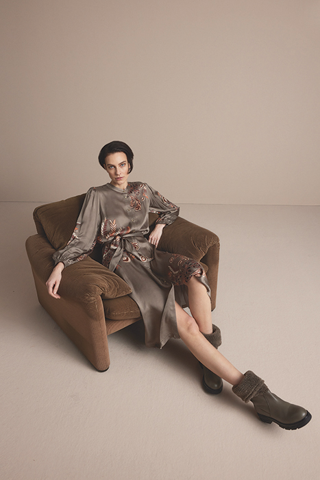 DRESS FINE LEAVES BROWN 3