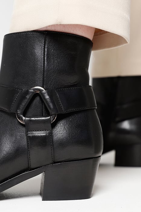 SHELLY CARTER ZWART 3