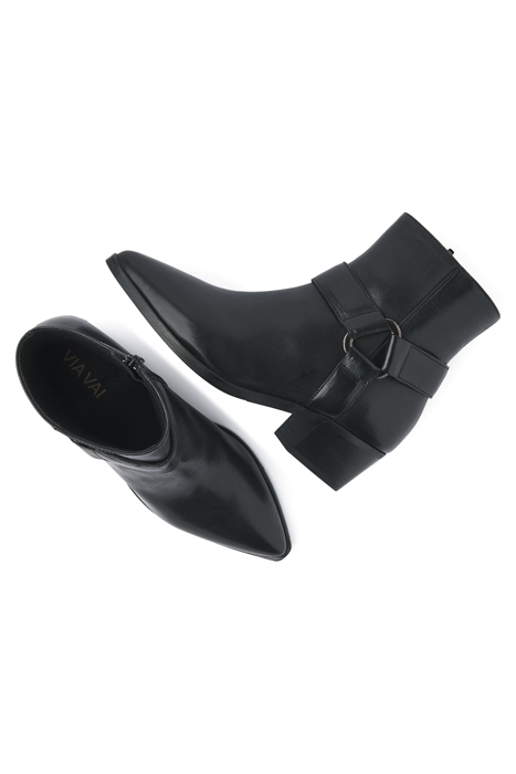 SHELLY CARTER ZWART 5