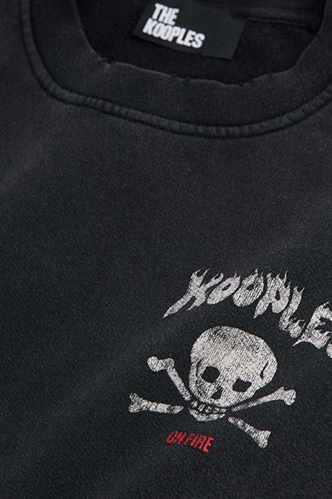 SWEAT COL ROND SKULL FLAMES BLACK WASHED 9