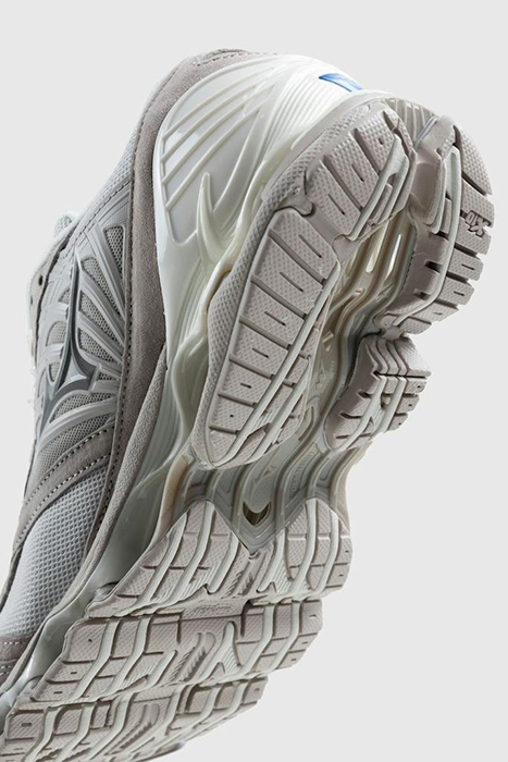 MIZUNO – WAVE PROPHECY LS CHIME/KHAKI/CLOUD 5