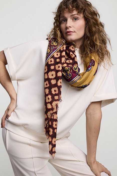 SCARF FLOWER MIX RED GRAPE 2