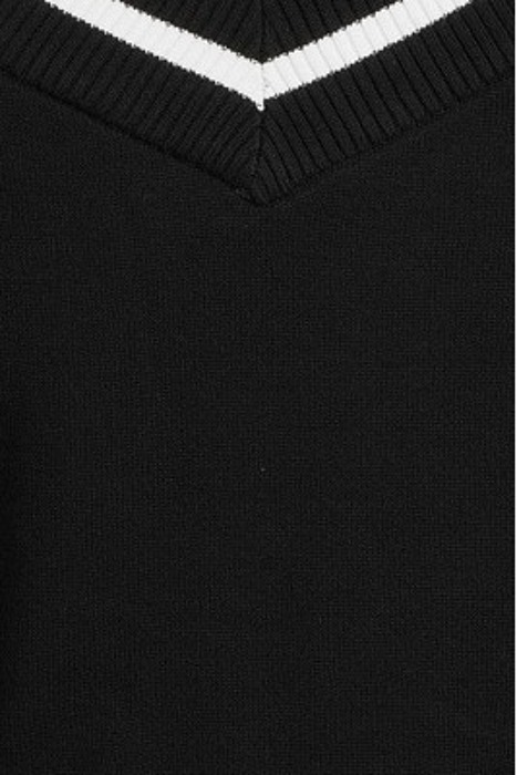 KLJ LOGO SWEATER BLACK 5