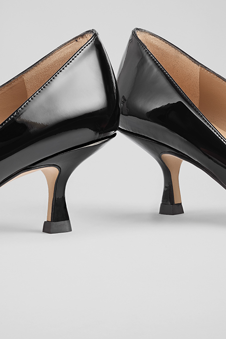 UMA POINTED PUMP BLACK 4