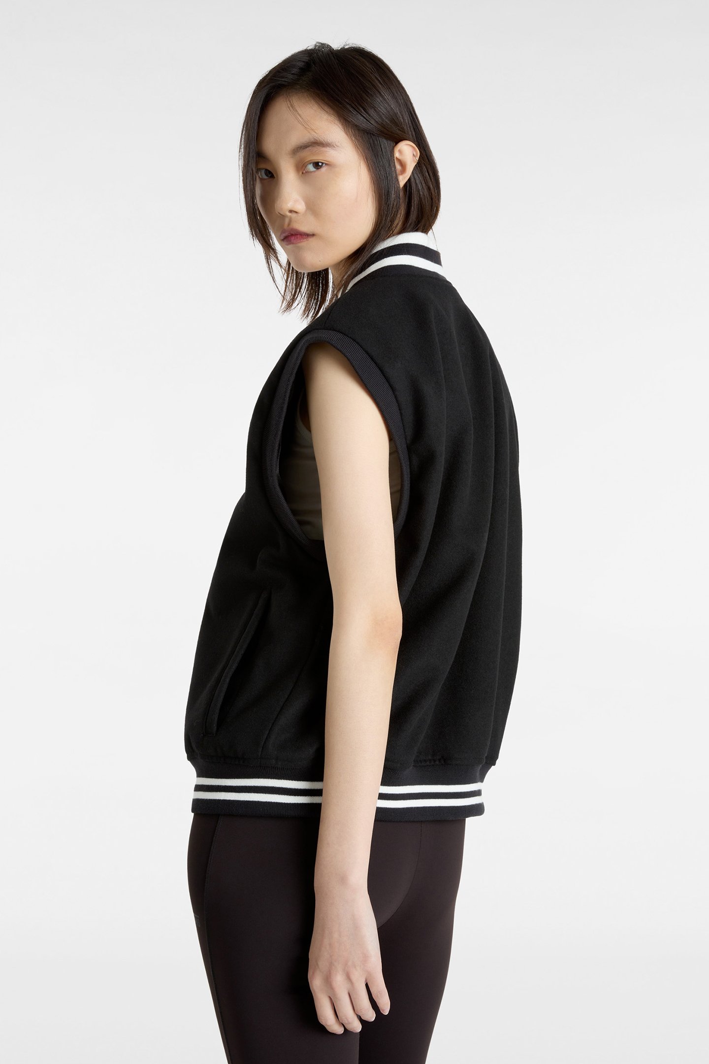 PIPER STADIUM VEST BLACK 2