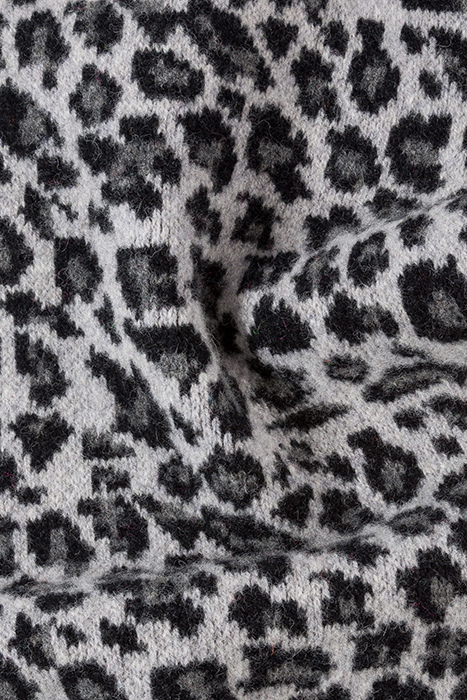 WOMEN SCARF LEOPARD POM GREY 3