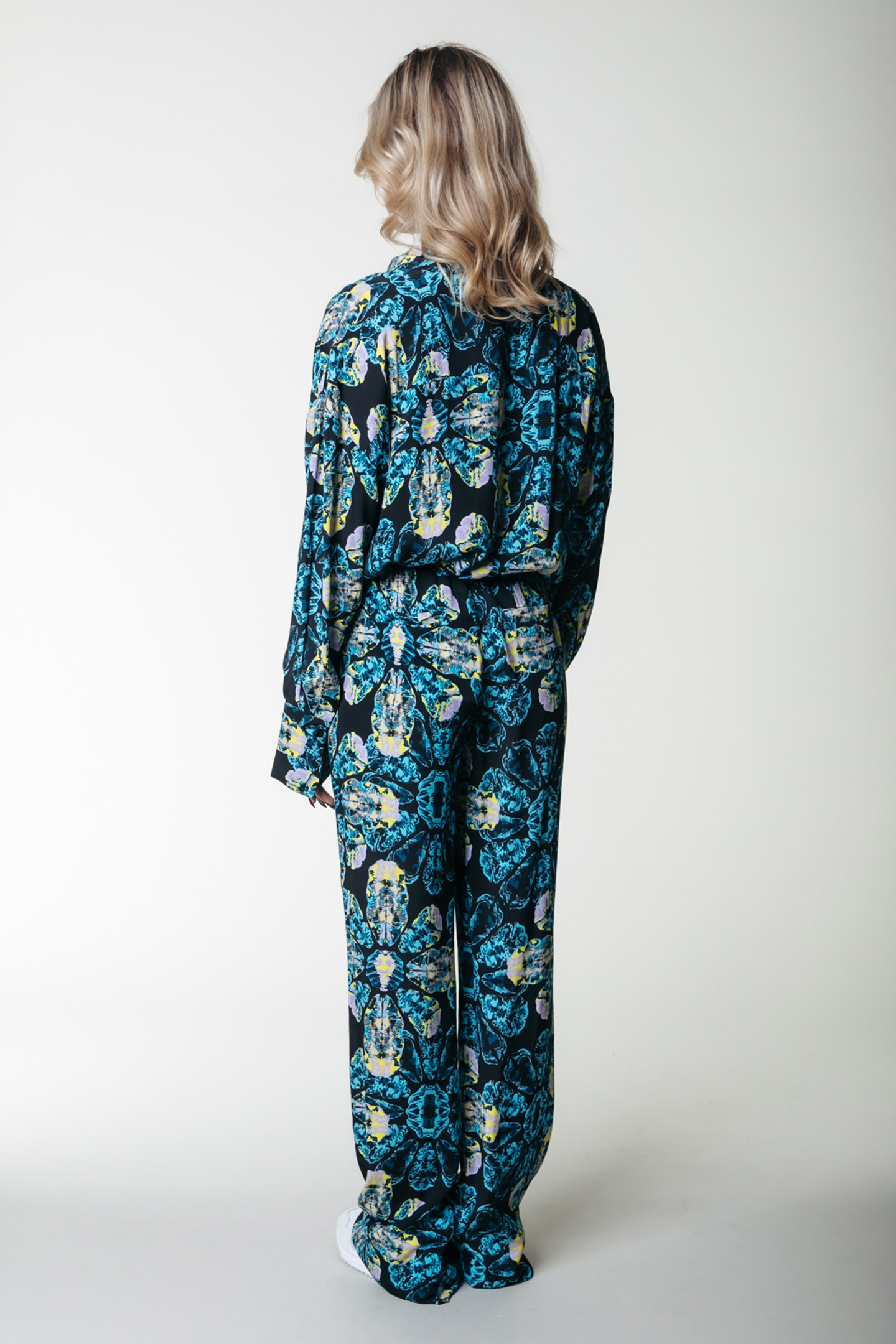 TALIA DIGITAL FLOWER OVERSIZED BLOUSE SOFT BLUE 2