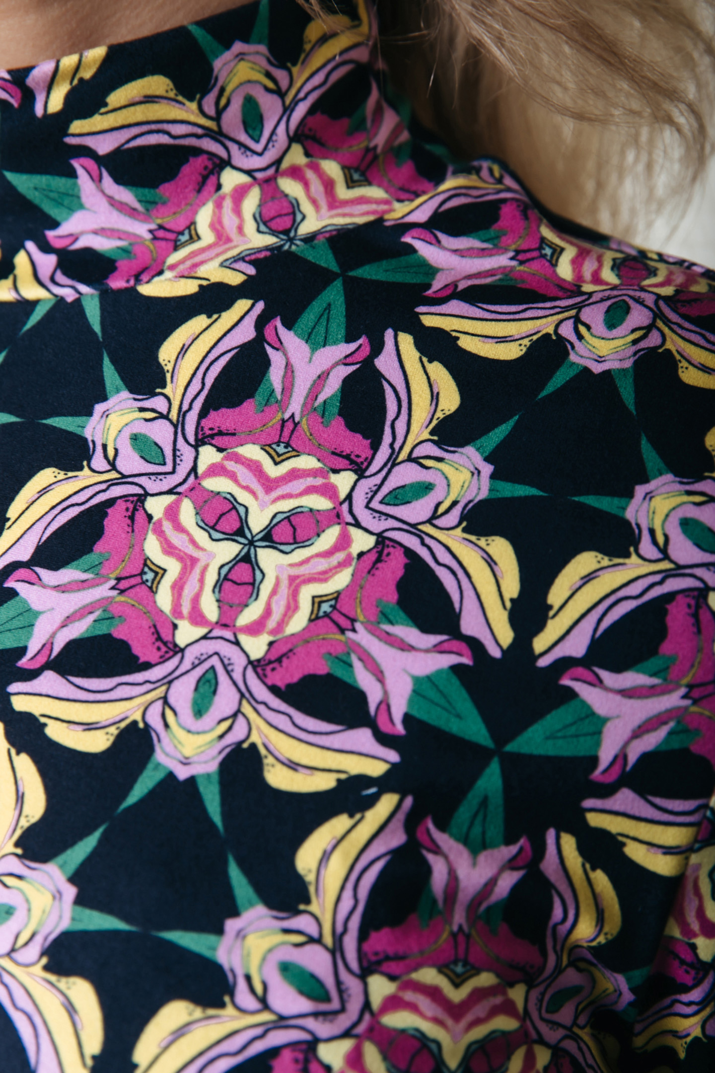 NEYO GRAPHIC FLOWER PEACHED TURTLENECK TOP SOFT GREEN 3