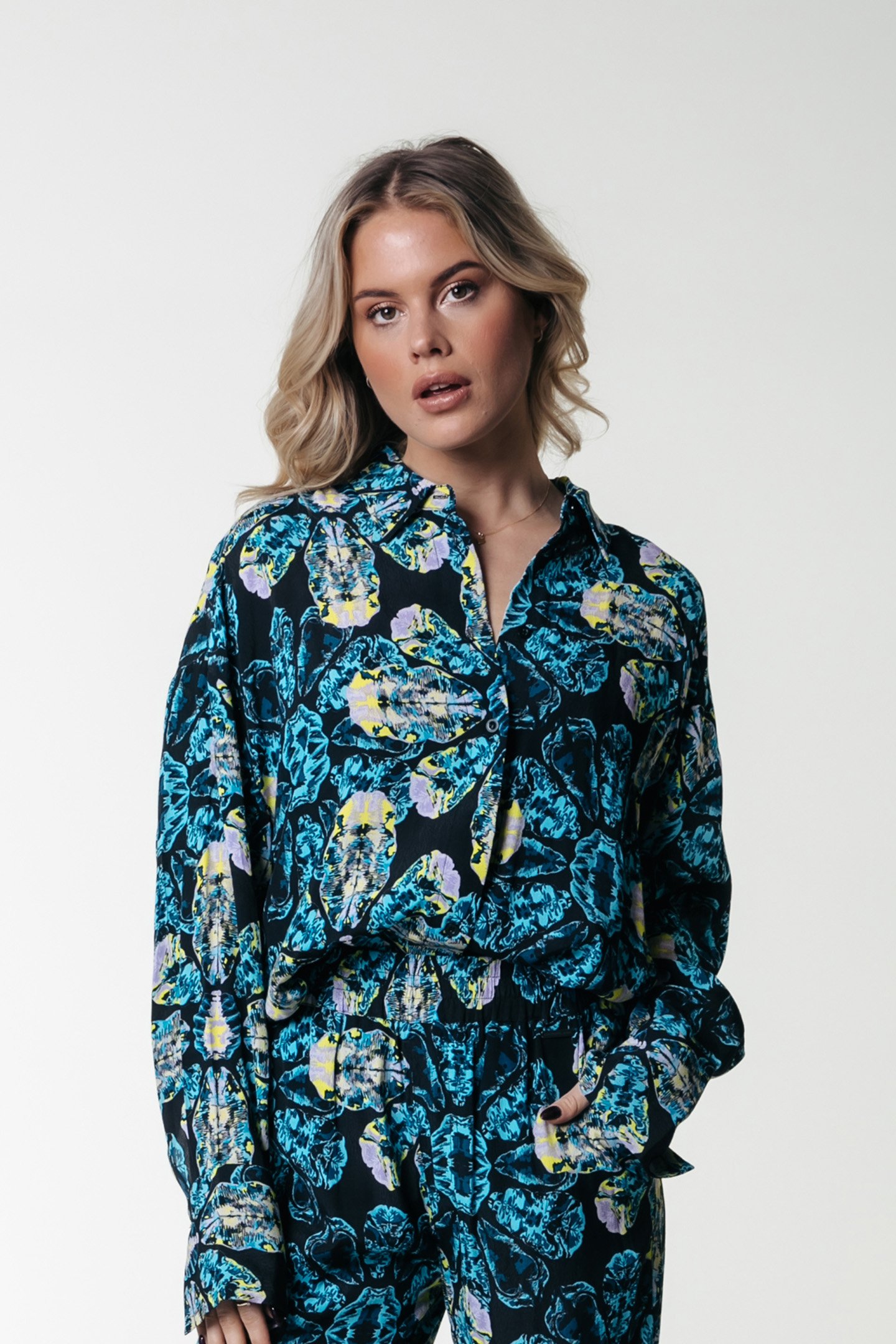 TALIA DIGITAL FLOWER OVERSIZED BLOUSE LIGHT BLUE 1