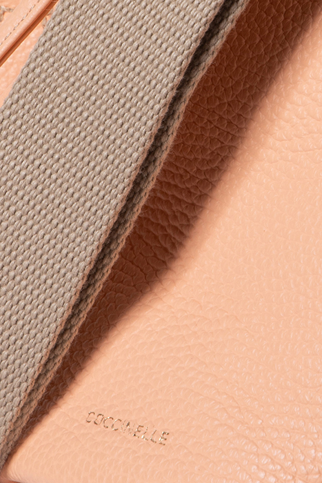 CROSS BODY BUCKET BAG IN PEACH 6