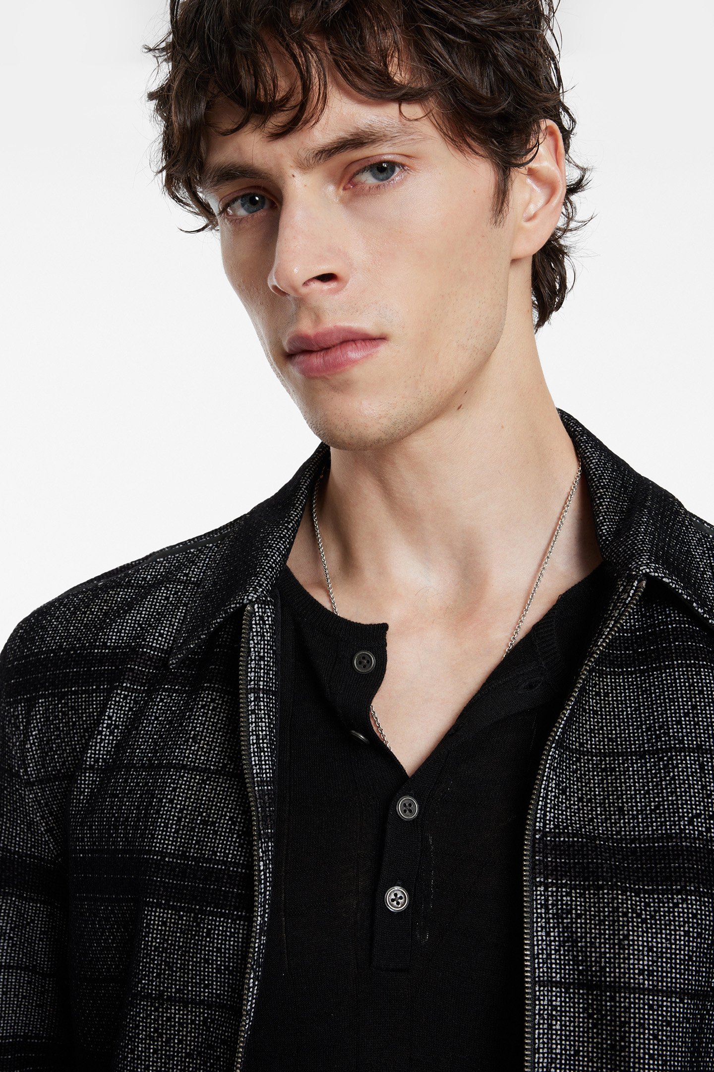 VENTURA REGULAR FIT TRUCK BLACK 3