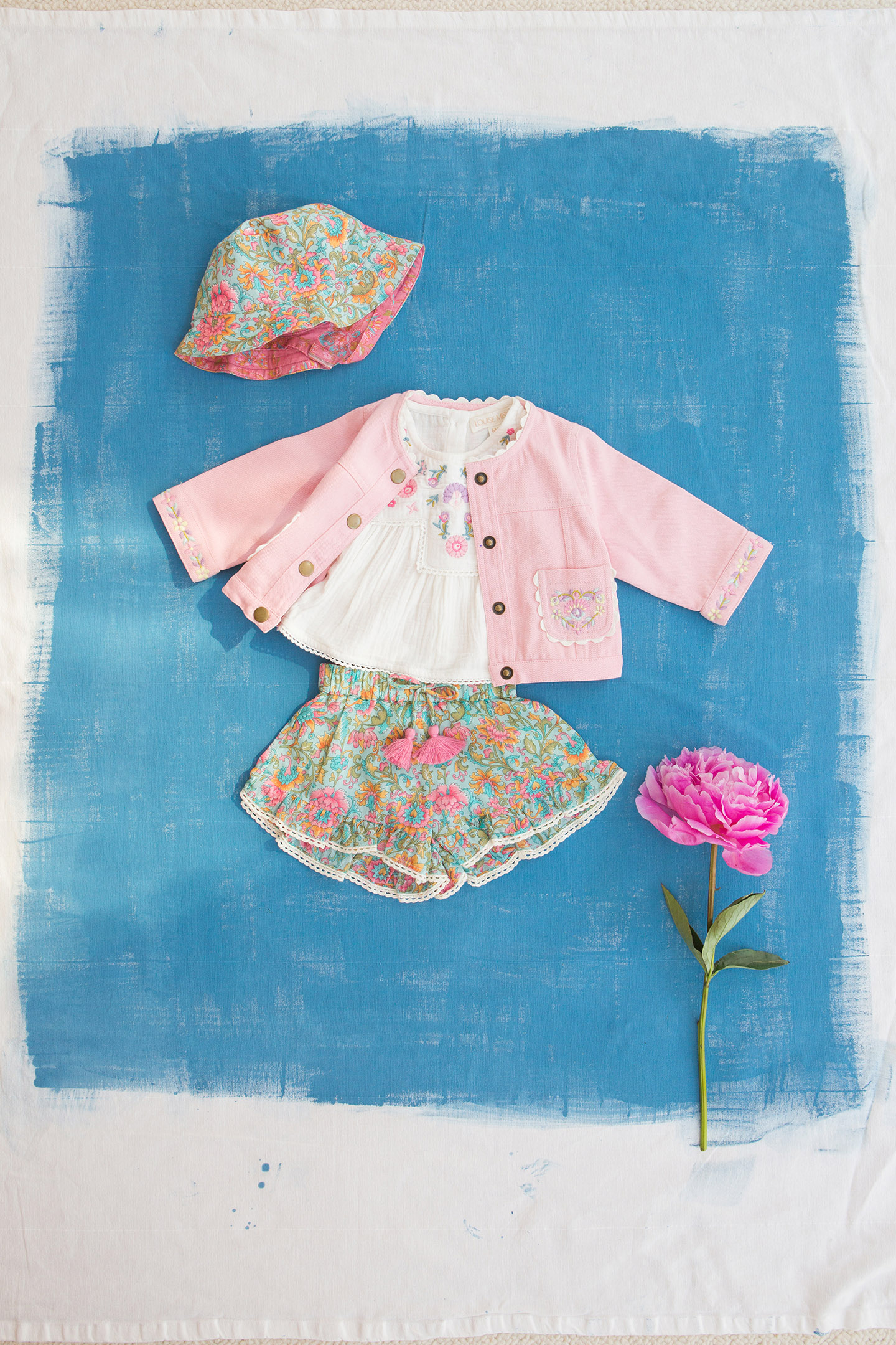 SHORTS VALLALOID WATER RIVER FLOWERS 9