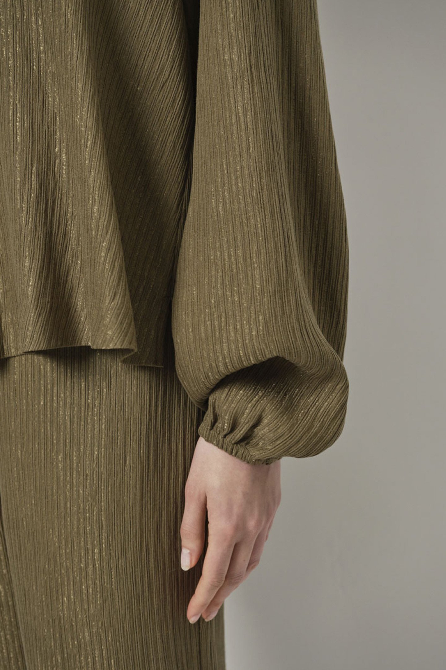 STARDOM V-NECK TOP OLIVE BALSAMIC 5