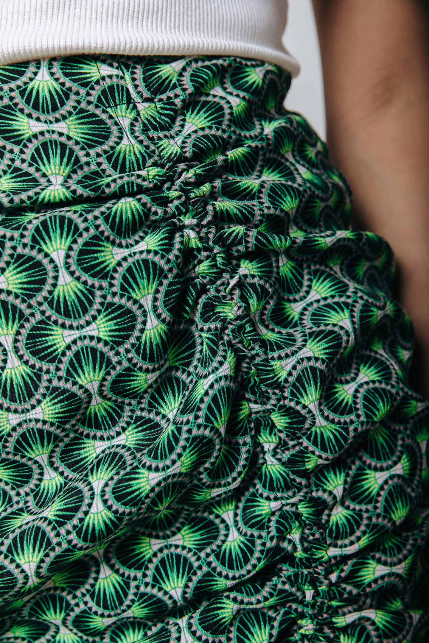 INA GRAPHIC SMOCK MINI SKIRT BLACK 6