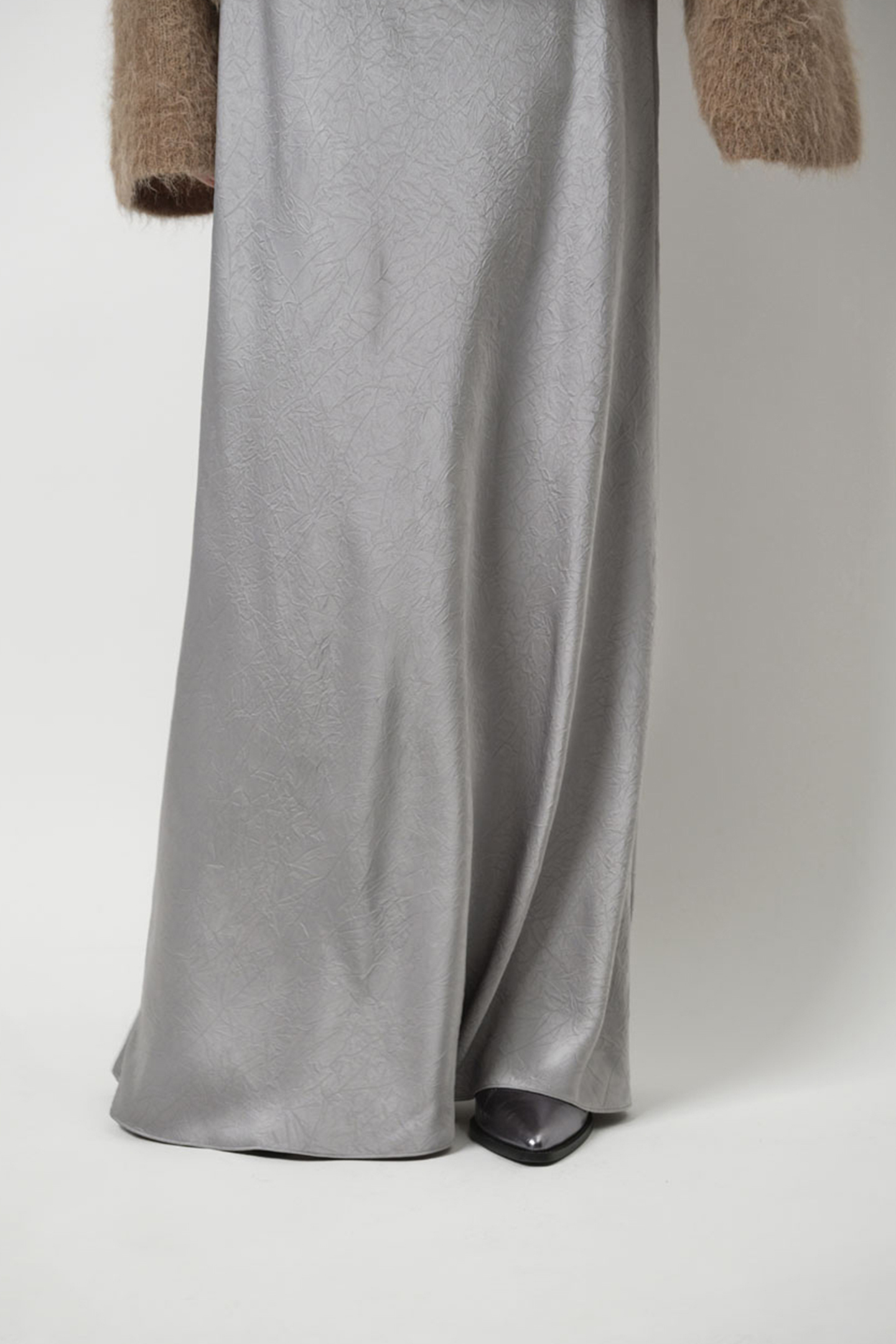 YWA CREASED SATIN MAXI SKIRT DAWN GREY 4