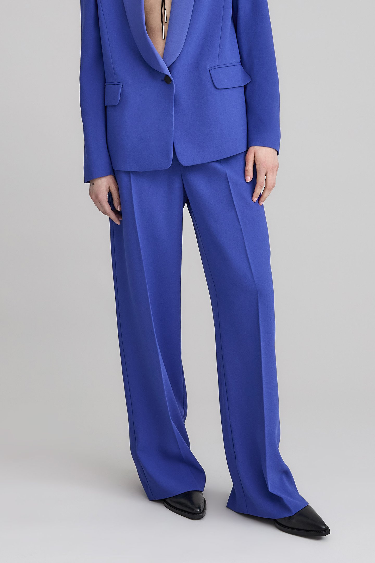 ROYAL BLUE DOUBLE-BELTED WIDE-LEG SUIT PANTS by IKKS