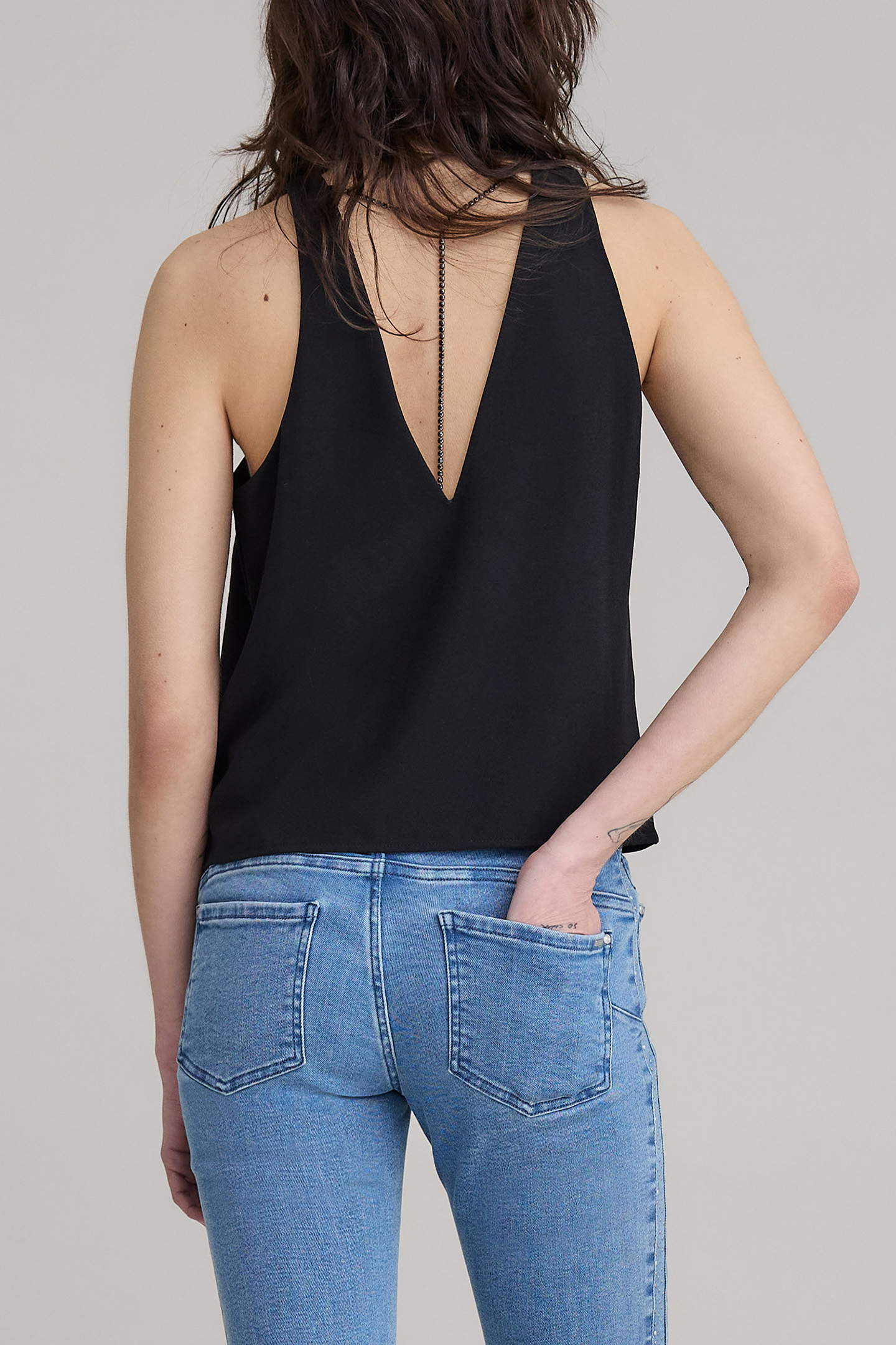 BLACK TOP WITH REMOVABLE RHINESTONE JEWEL ON BACK 2