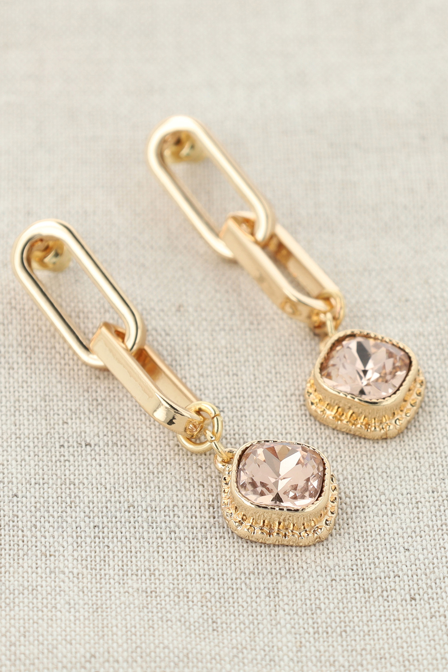 SHACKLE EARRINGS LIGHT AMETHYST 4