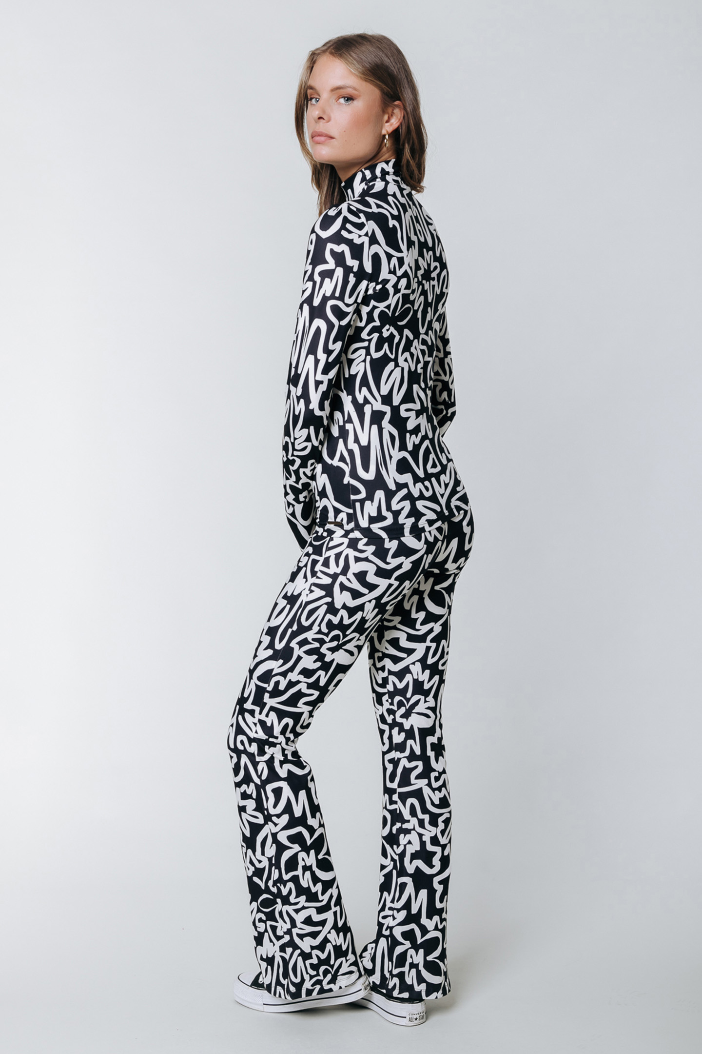 MARKER PEACHED EXTRA FLARE PANTS BLACK/WHITE 4