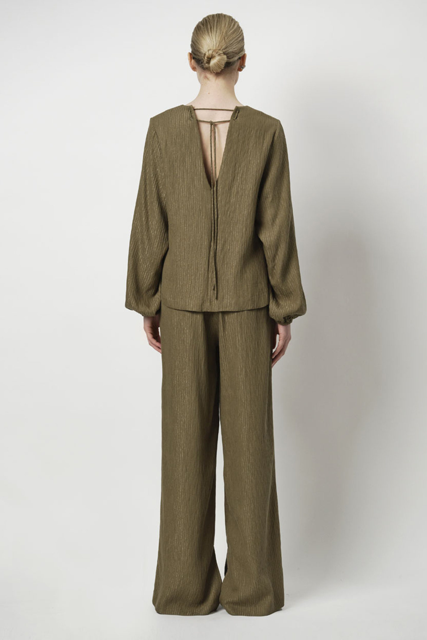 STARDOM V-NECK TOP OLIVE BALSAMIC 2