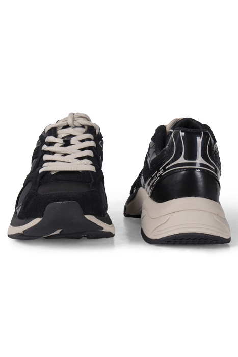 LEO TRAINER IN BLACK 2