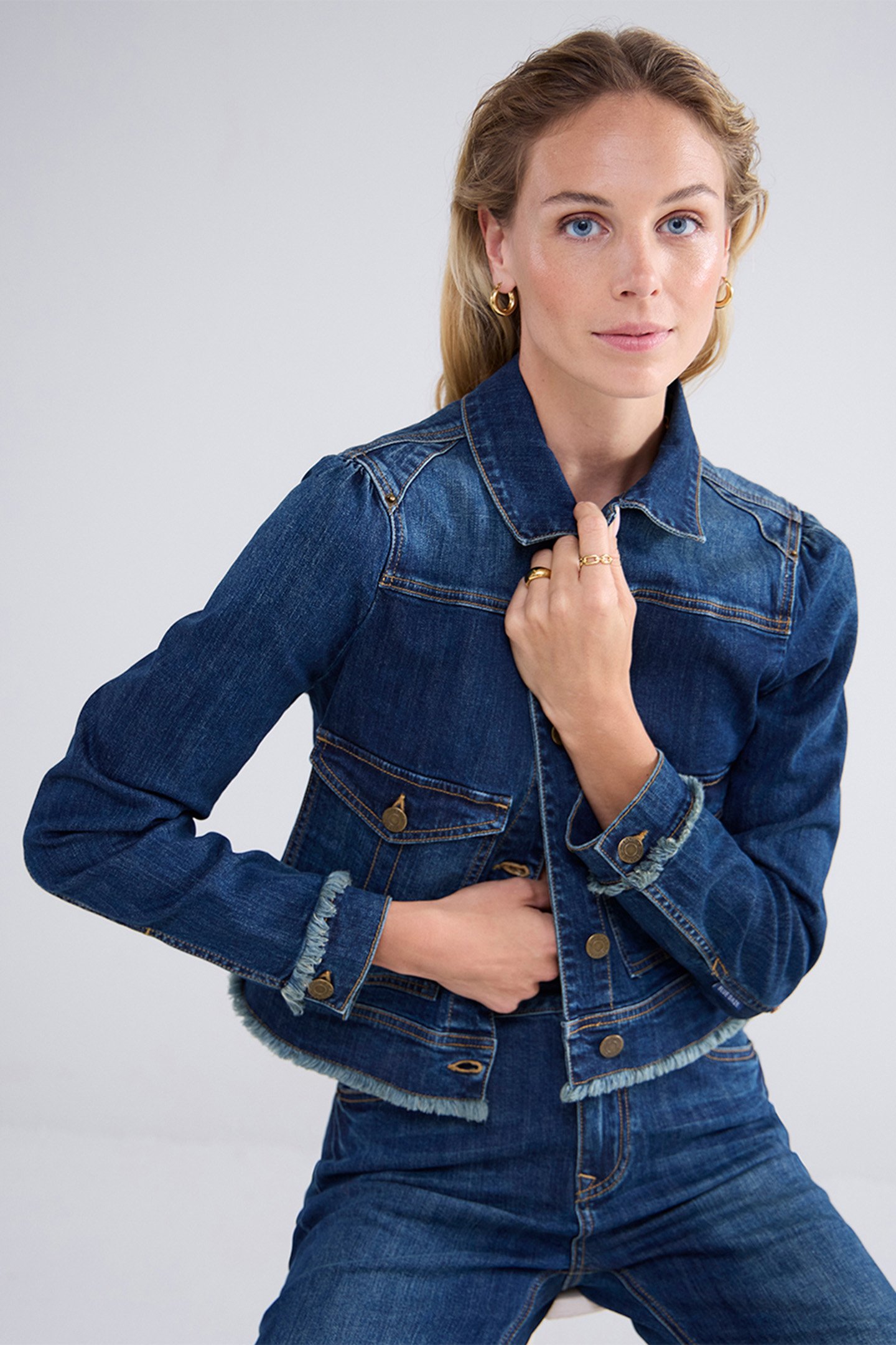 SLIM JEANS JACKET LIGHT WEIGHT COTTON BLUES by Summum Woman