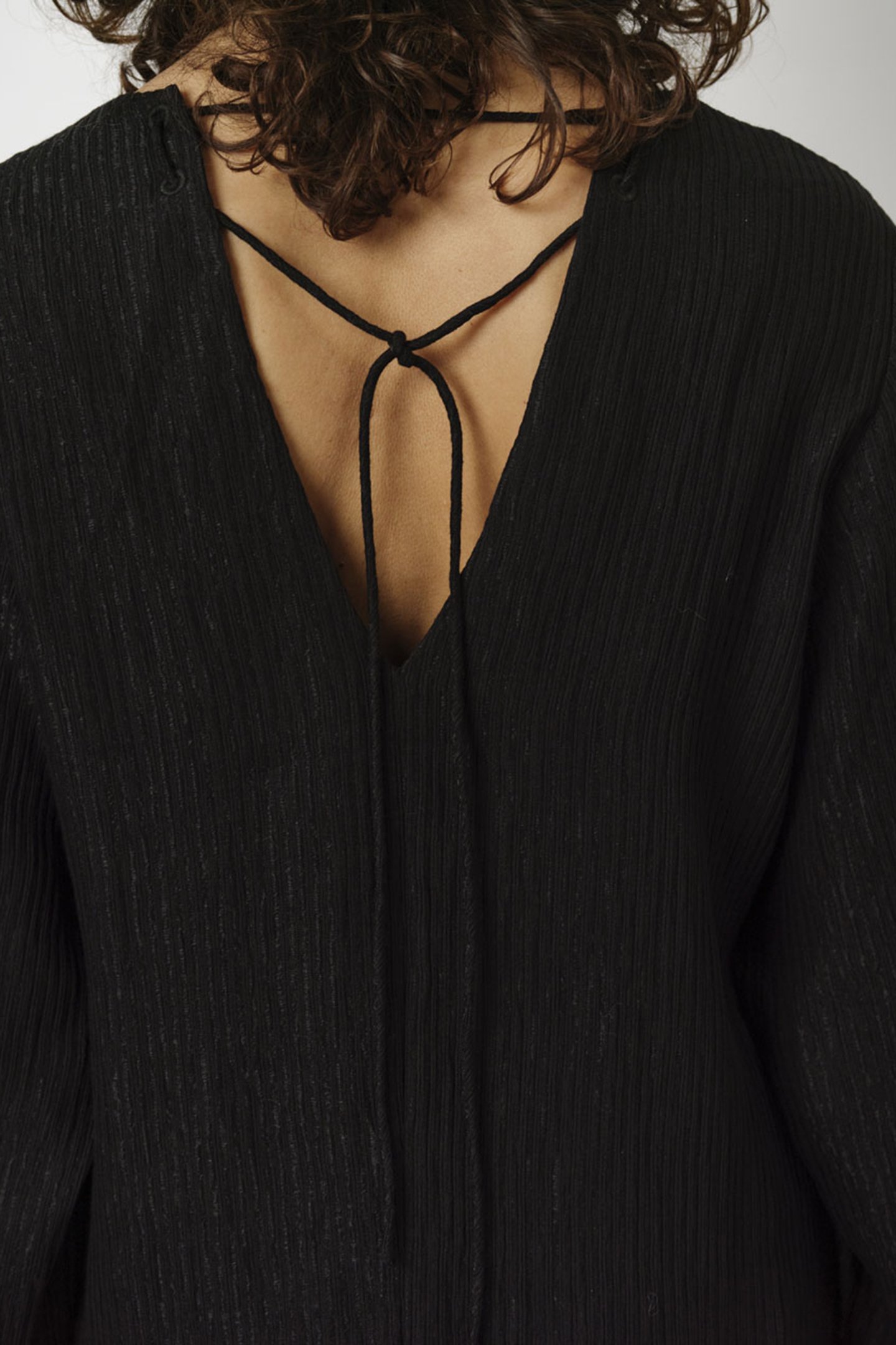 STARDOM V-NECK TOP RAVEN 5