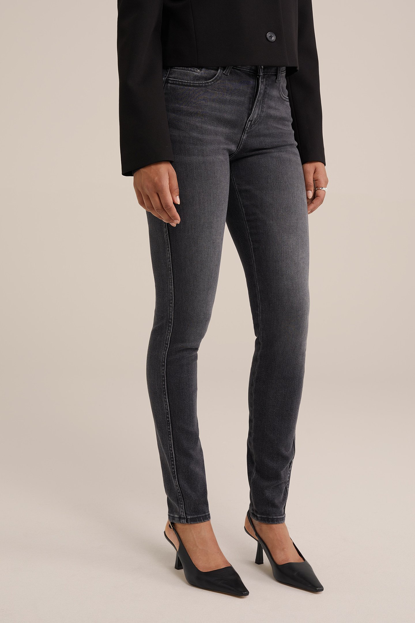 5-POCKET MID WAIST BLACK by WE Fashion