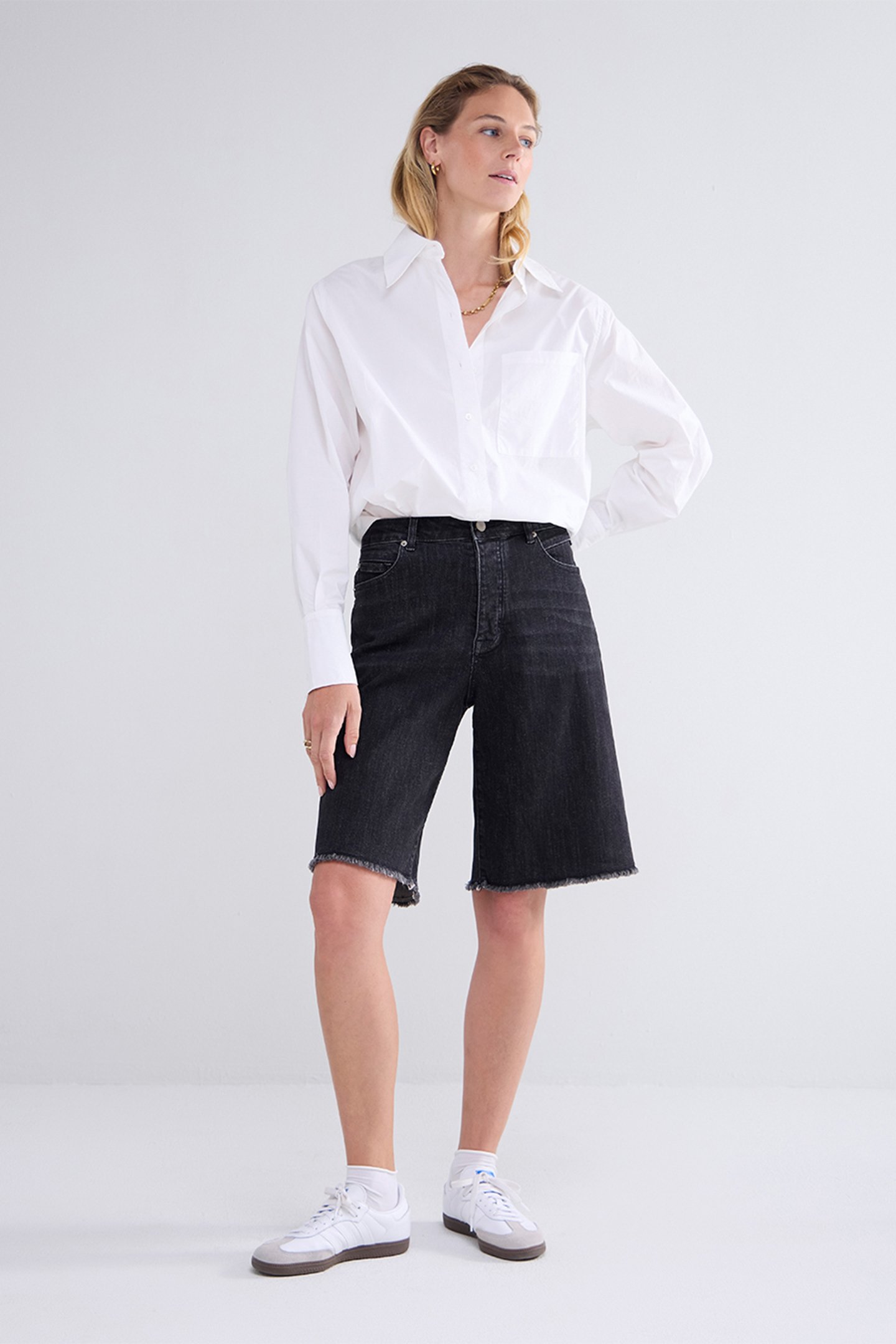 BERMUDA JEANS BLACK STRETCH DENIM BLACKS by Summum Woman
