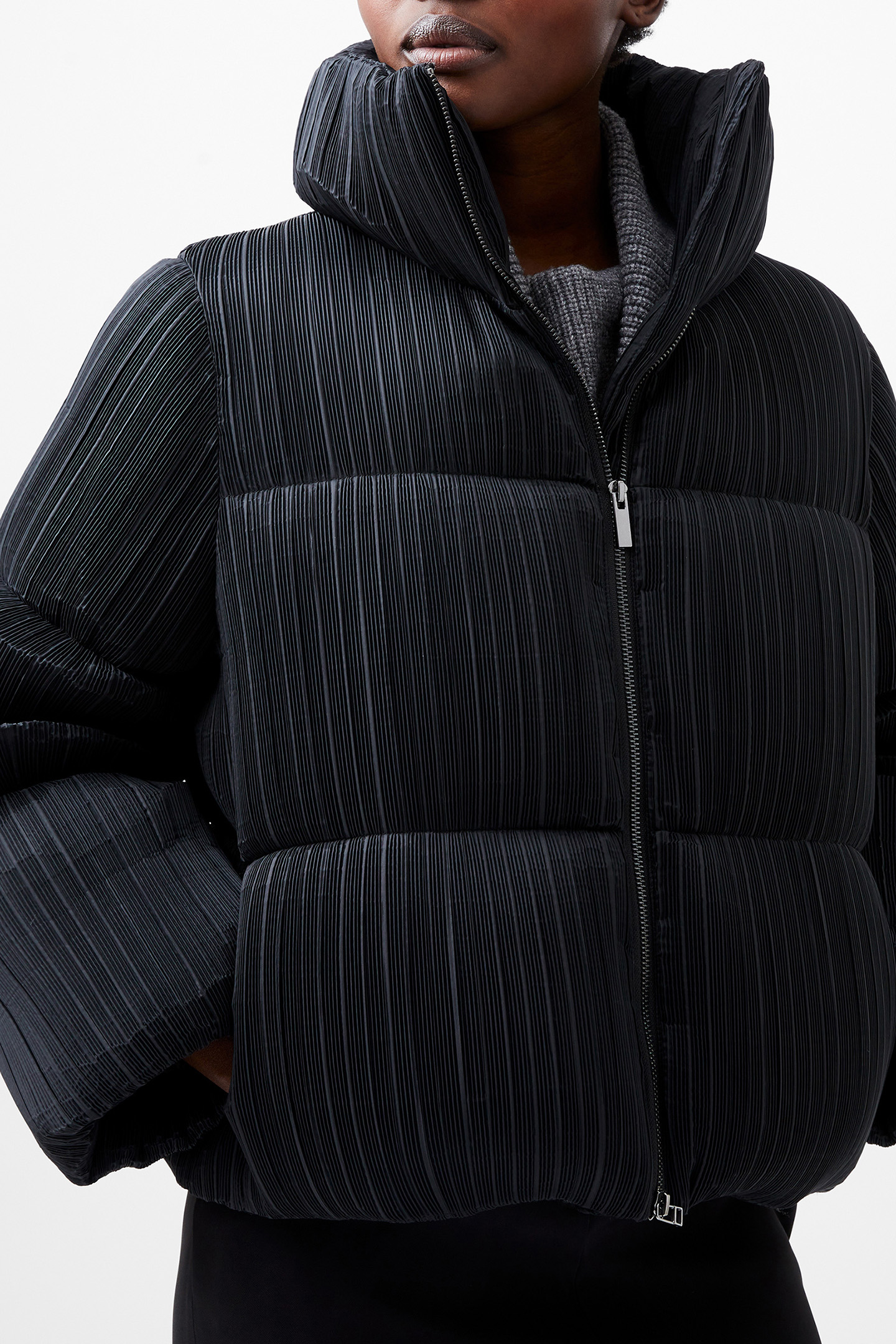 DINARA CRINKLE PUFFER BLACKOUT 4